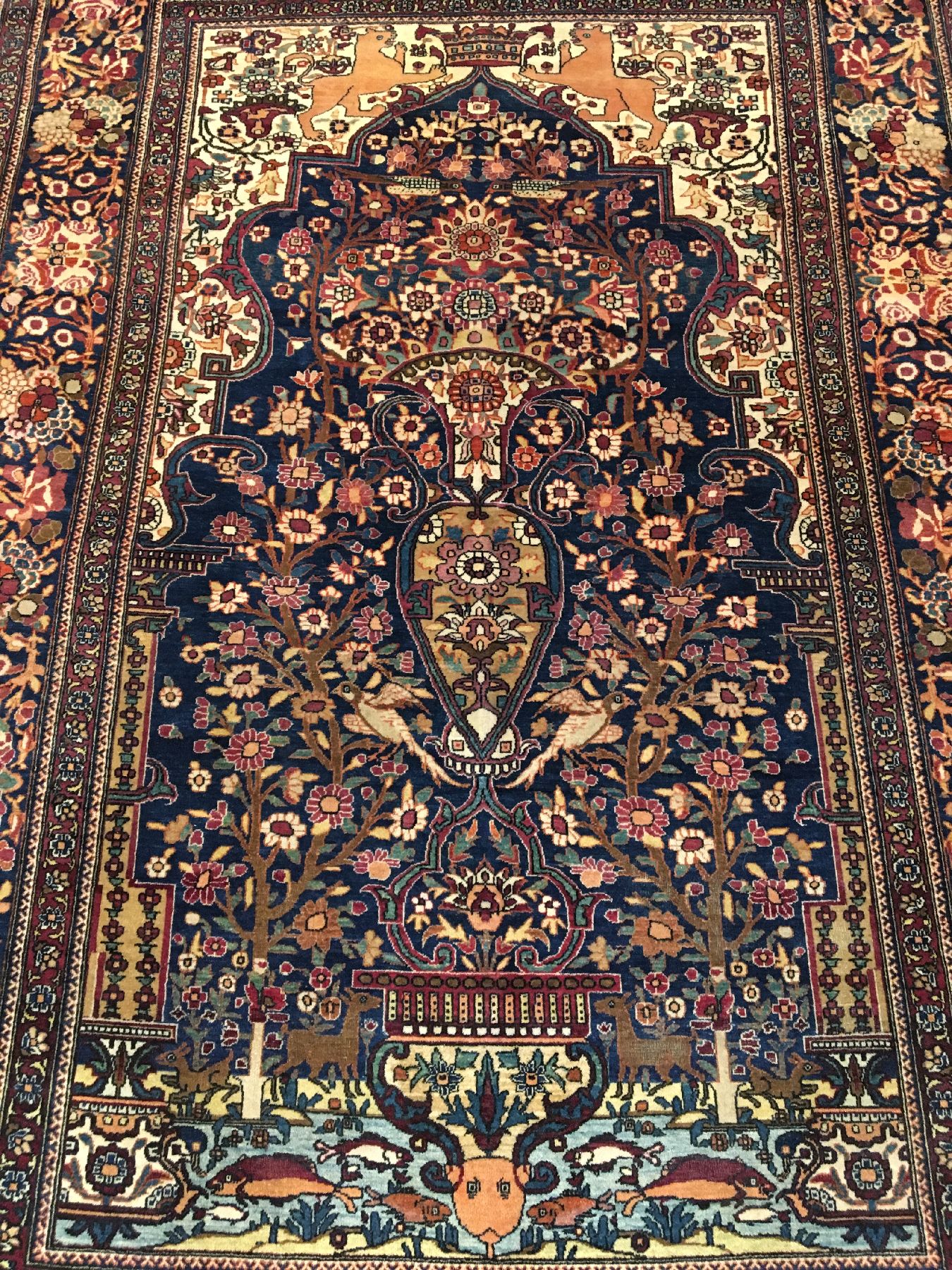 Detail a: Feiner Esfahan "Samadzadeh Madar Vatan" antik "Vasenteppich mit Königskrone" (Signiert), Zentralpersien, 19.Jhd., Korkwolle ...