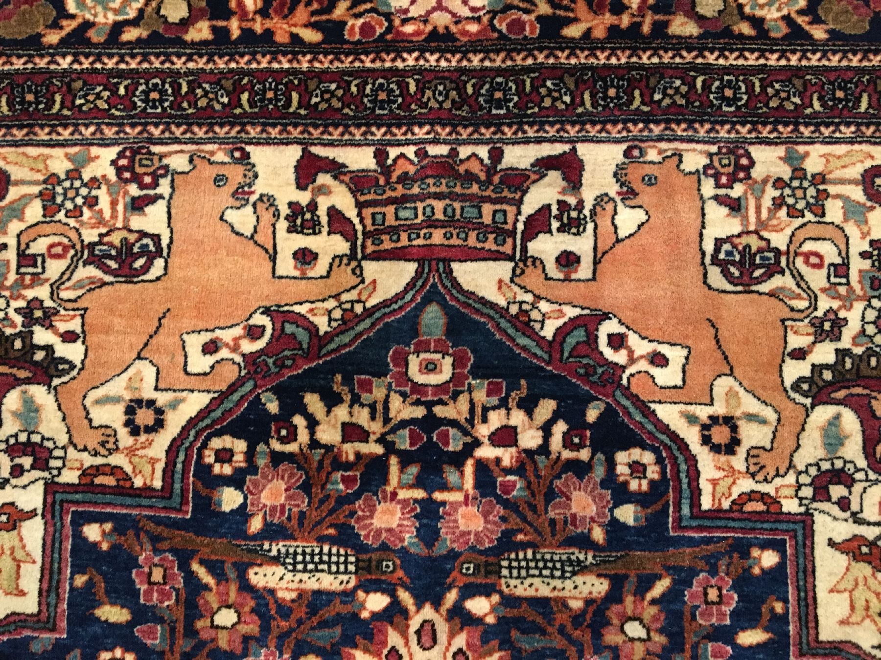 Detail c: Feiner Esfahan "Samadzadeh Madar Vatan" antik "Vasenteppich mit Königskrone" (Signiert), Zentralpersien, 19.Jhd., Korkwolle ...