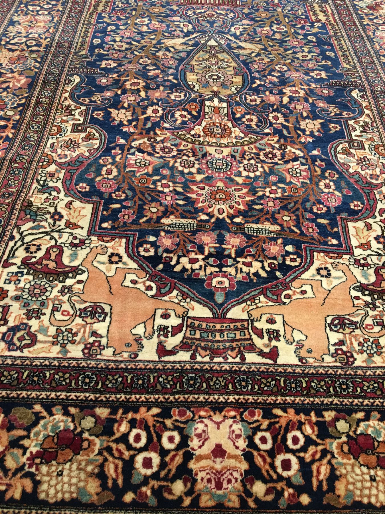 Detail d: Feiner Esfahan "Samadzadeh Madar Vatan" antik "Vasenteppich mit Königskrone" (Signiert), Zentralpersien, 19.Jhd., Korkwolle ...