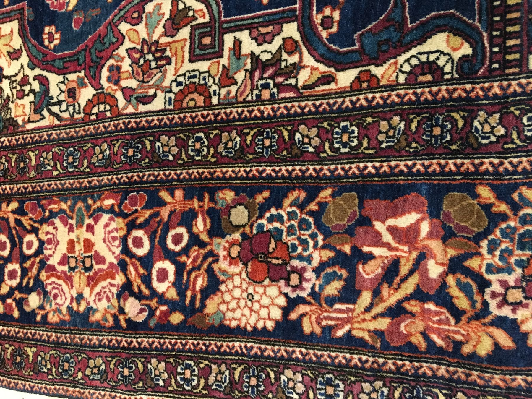 Detail h: Feiner Esfahan "Samadzadeh Madar Vatan" antik "Vasenteppich mit Königskrone" (Signiert), Zentralpersien, 19.Jhd., Korkwolle ...