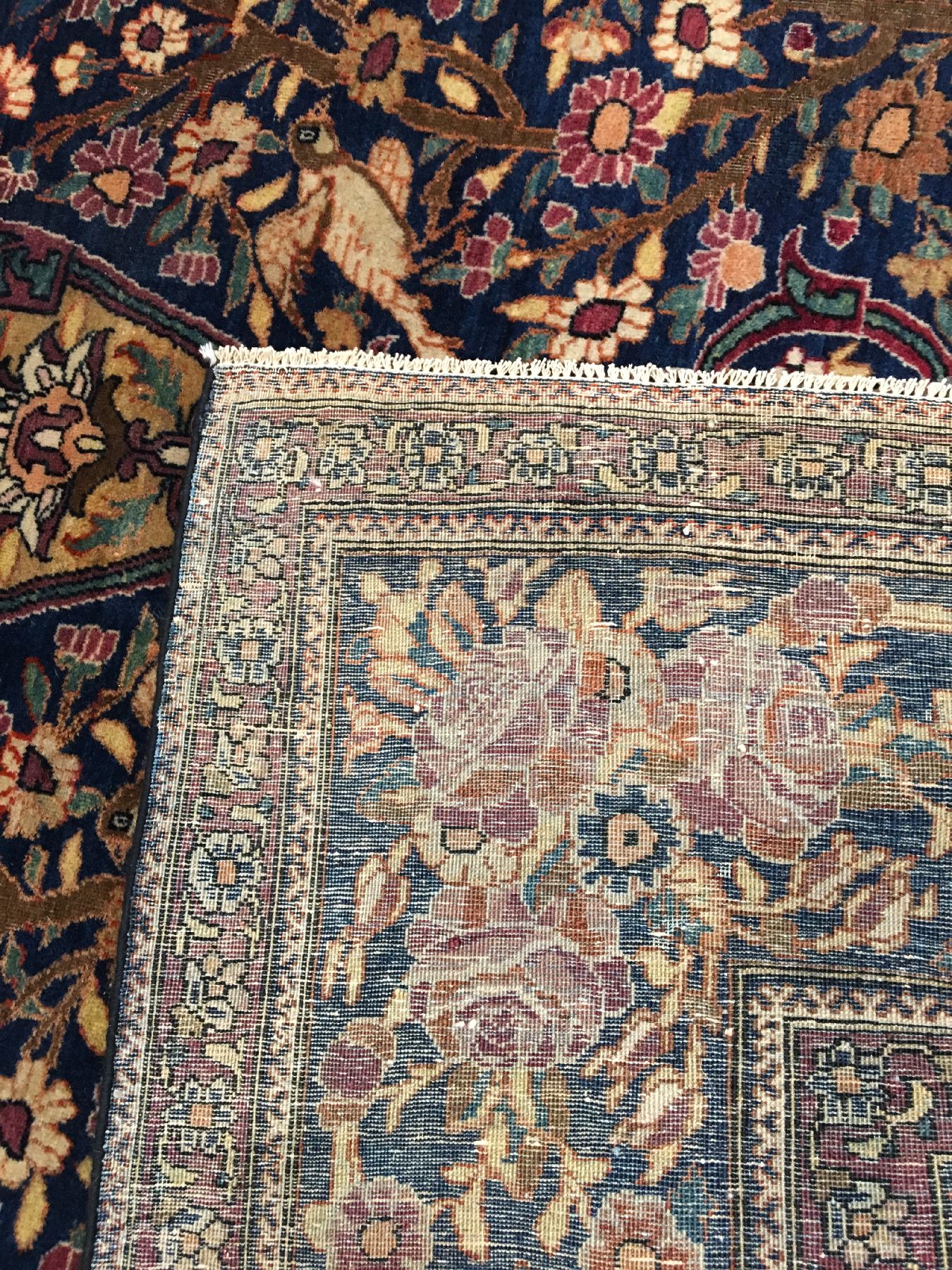 Detail i: Feiner Esfahan "Samadzadeh Madar Vatan" antik "Vasenteppich mit Königskrone" (Signiert), Zentralpersien, 19.Jhd., Korkwolle ...
