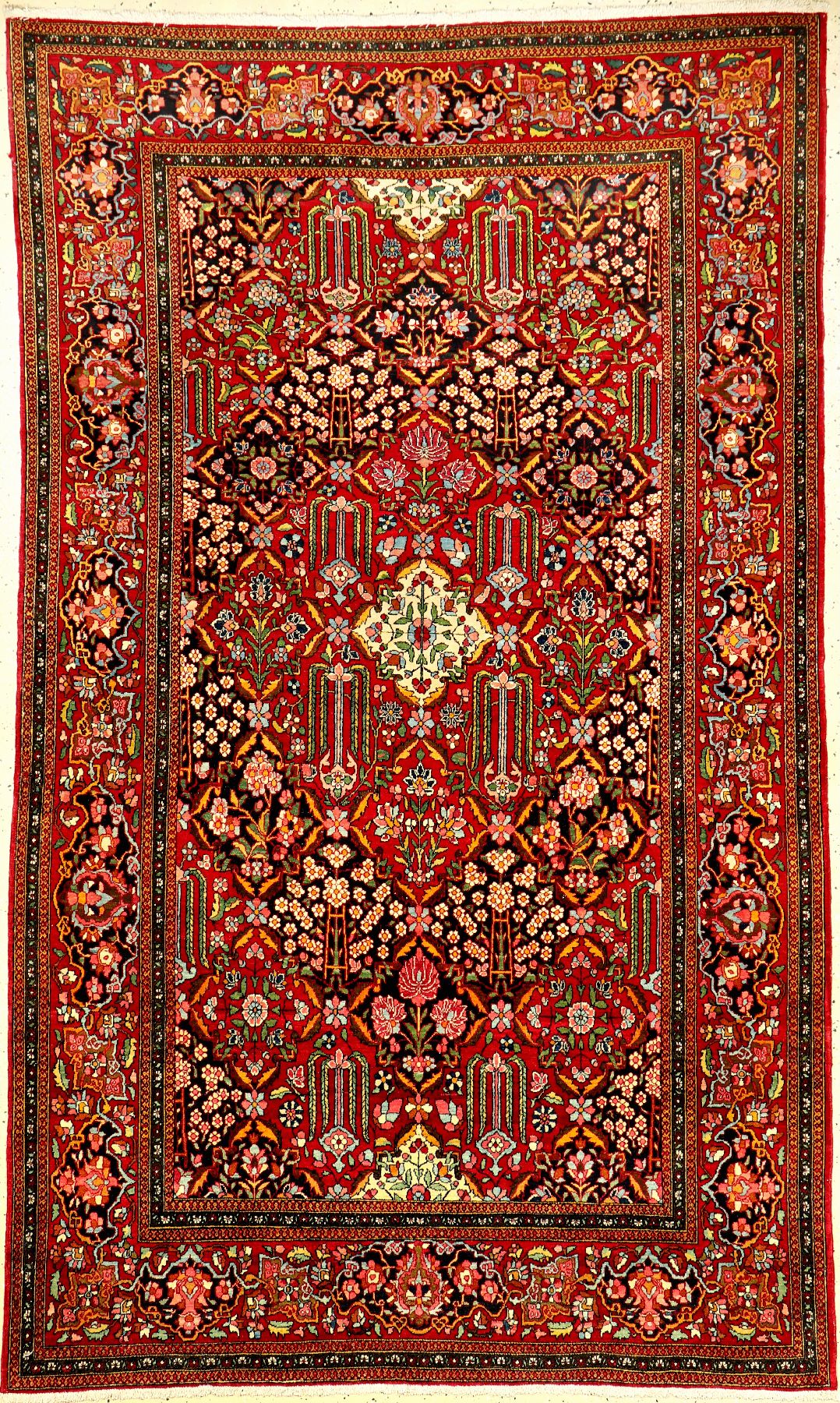 Feiner Esfahan "Ahmad" antik (Hadji-Khanumi Design), Zentralpersien, Ende 19.Jhd., Korkwolle geknüpft auf Baumwolle. Bemerkenswert fein ...