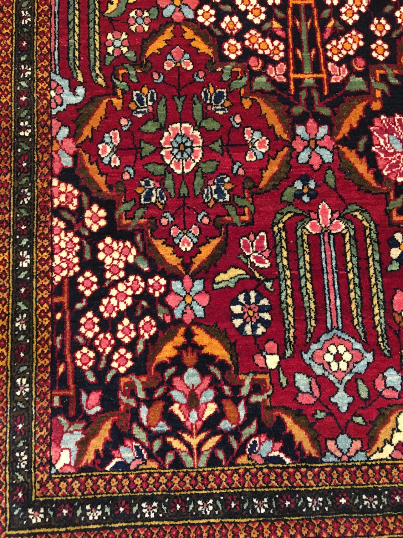 Detail c: Feiner Esfahan "Ahmad" antik (Hadji-Khanumi Design), Zentralpersien, Ende 19.Jhd., Korkwolle geknüpft auf Baumwolle. Bemerkenswert fein ...