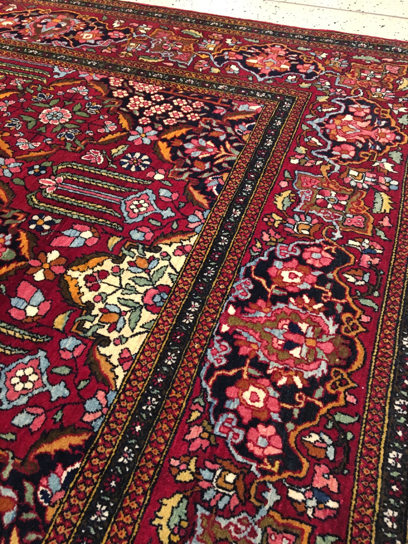 Detail f: Feiner Esfahan "Ahmad" antik (Hadji-Khanumi Design), Zentralpersien, Ende 19.Jhd., Korkwolle geknüpft auf Baumwolle. Bemerkenswert fein ...