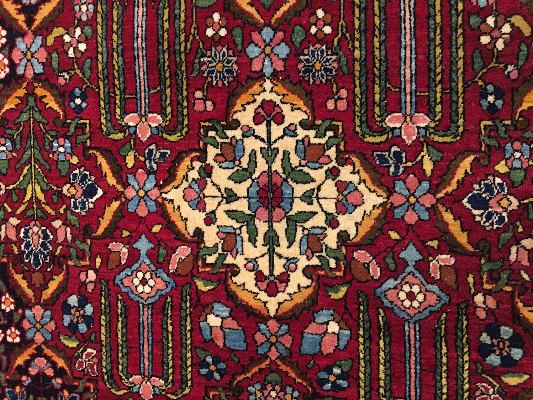Detail g: Feiner Esfahan "Ahmad" antik (Hadji-Khanumi Design), Zentralpersien, Ende 19.Jhd., Korkwolle geknüpft auf Baumwolle. Bemerkenswert fein ...