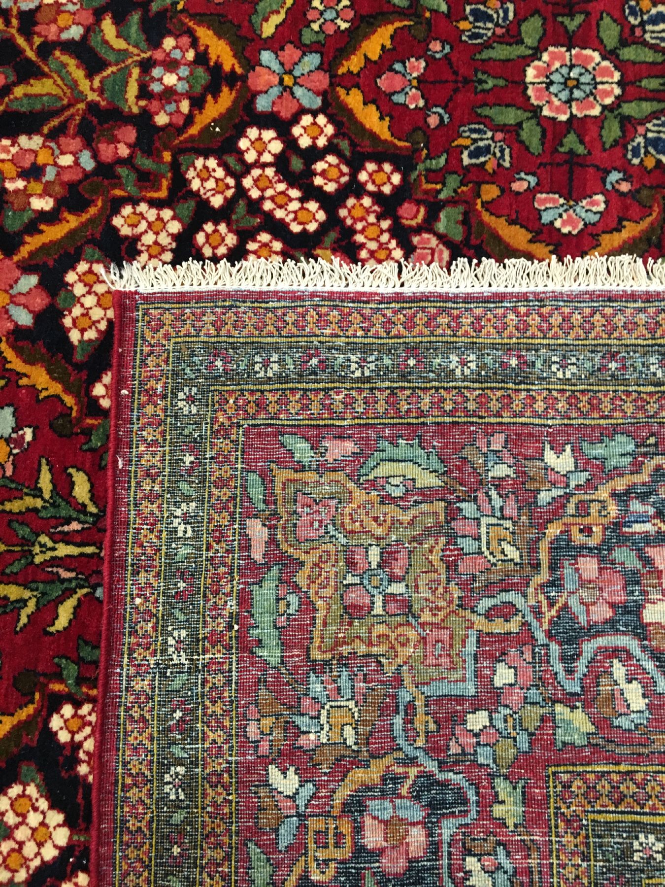 Detail i: Feiner Esfahan "Ahmad" antik (Hadji-Khanumi Design), Zentralpersien, Ende 19.Jhd., Korkwolle geknüpft auf Baumwolle. Bemerkenswert fein ...