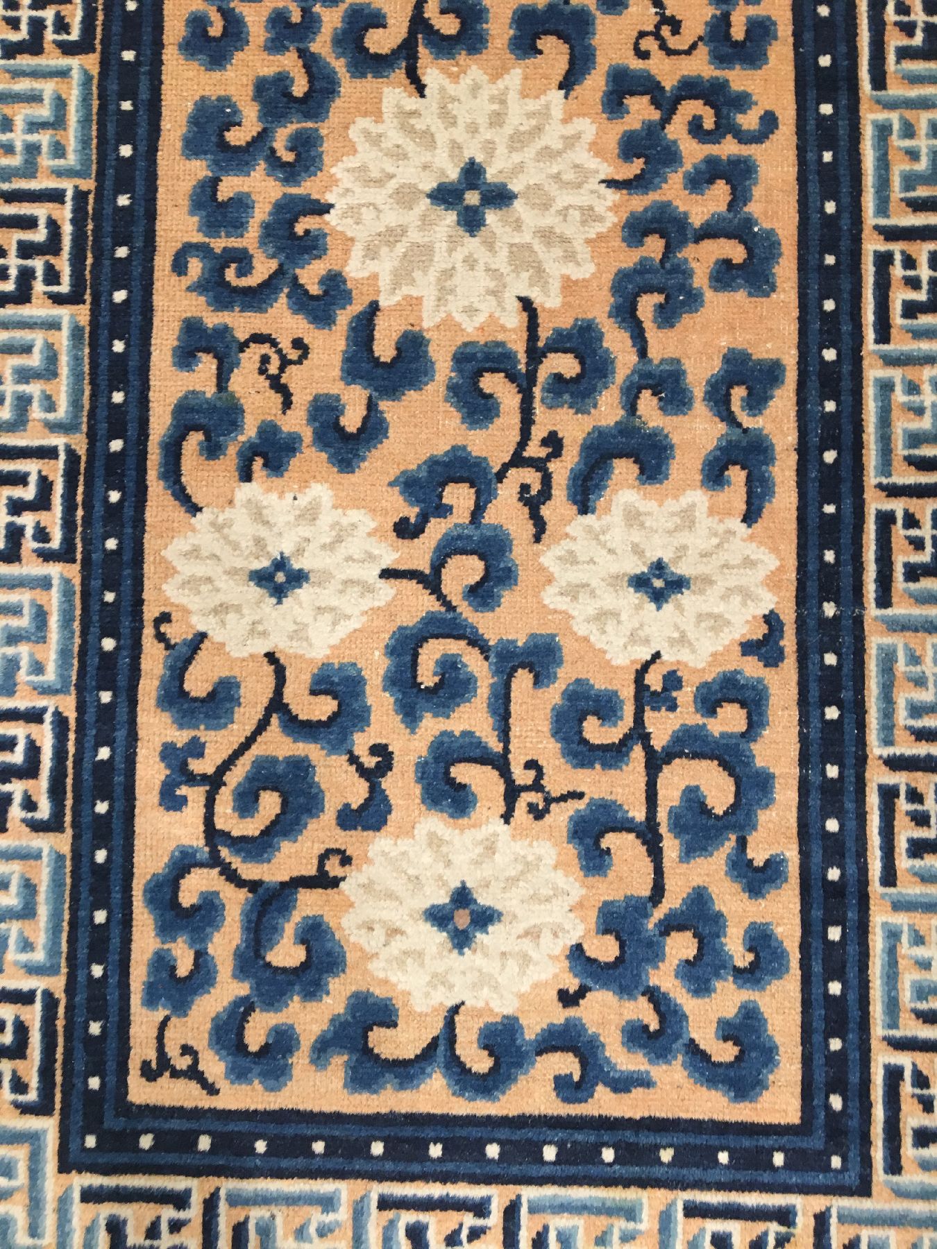 Detail b: Feiner Ning-Hsia antik (Lotus), Westchina, 19.Jhd., Wolle geknüpft auf Baumwolle. Dekorativer und kunstvoll gezeichneter Ning-Hsia mit Lotus ...