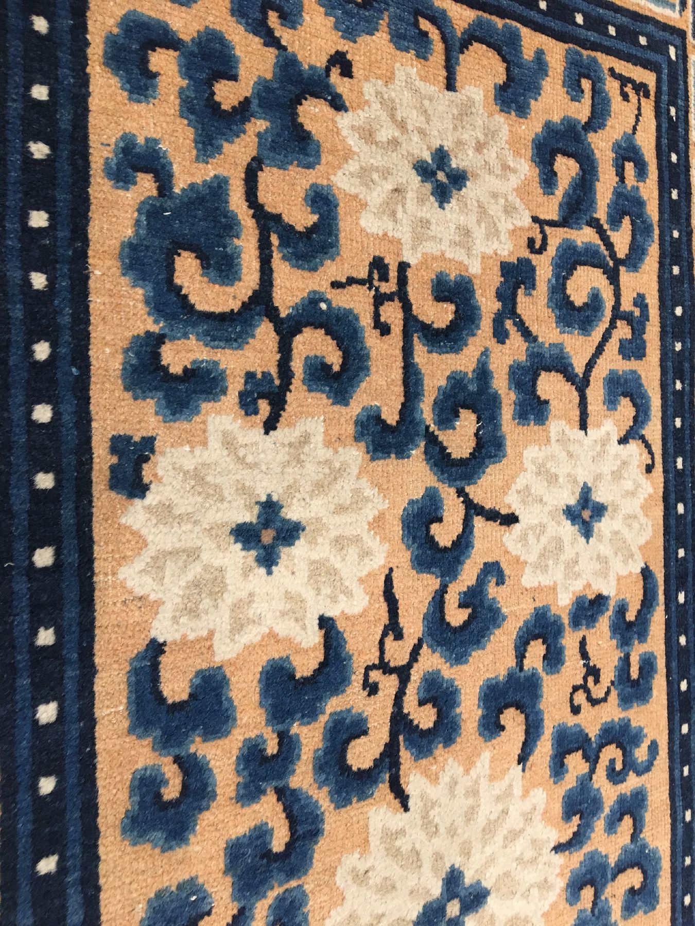 Detail c: Feiner Ning-Hsia antik (Lotus), Westchina, 19.Jhd., Wolle geknüpft auf Baumwolle. Dekorativer und kunstvoll gezeichneter Ning-Hsia mit Lotus ...