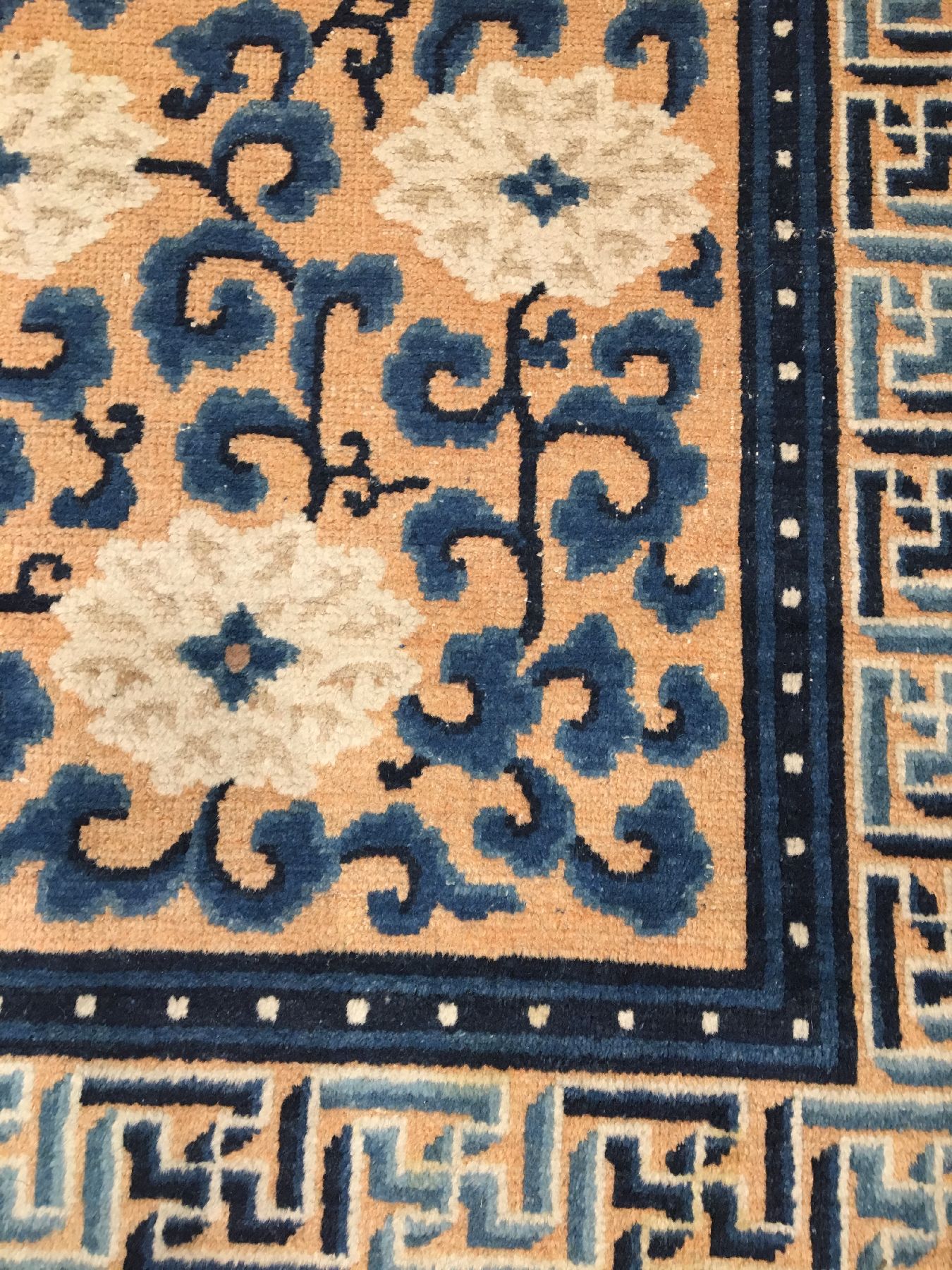 Detail d: Feiner Ning-Hsia antik (Lotus), Westchina, 19.Jhd., Wolle geknüpft auf Baumwolle. Dekorativer und kunstvoll gezeichneter Ning-Hsia mit Lotus ...