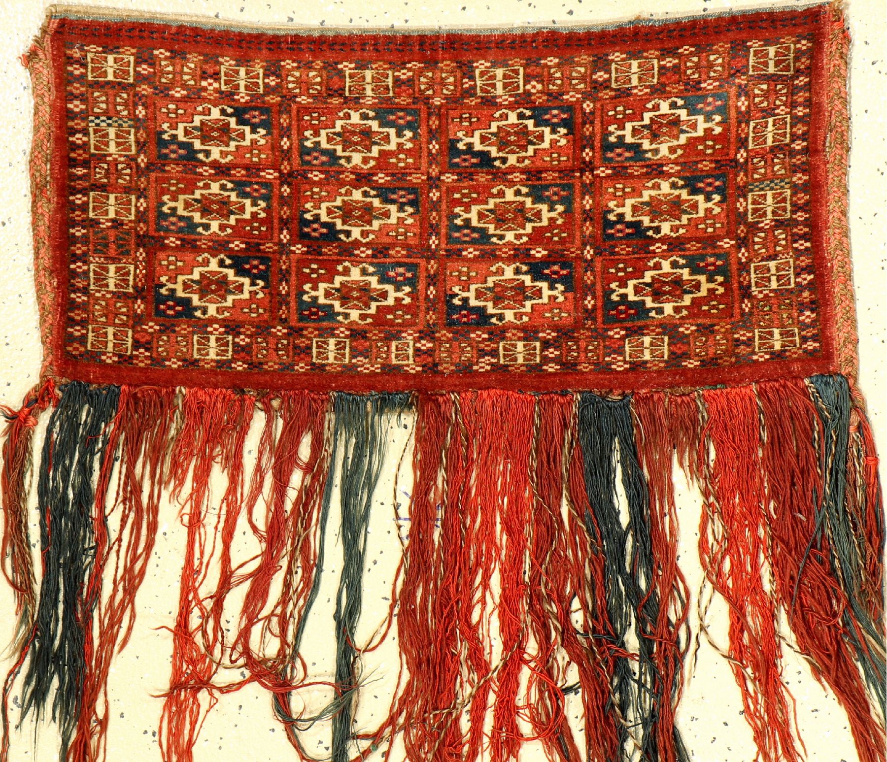 Feine Tekke "Torba" antik, Turkmenistan, 19.Jhd., Wolle geknüpft auf Wolle. Feine Torba der Tekke Turkmenen mit langen Zierfransen, ca. ...