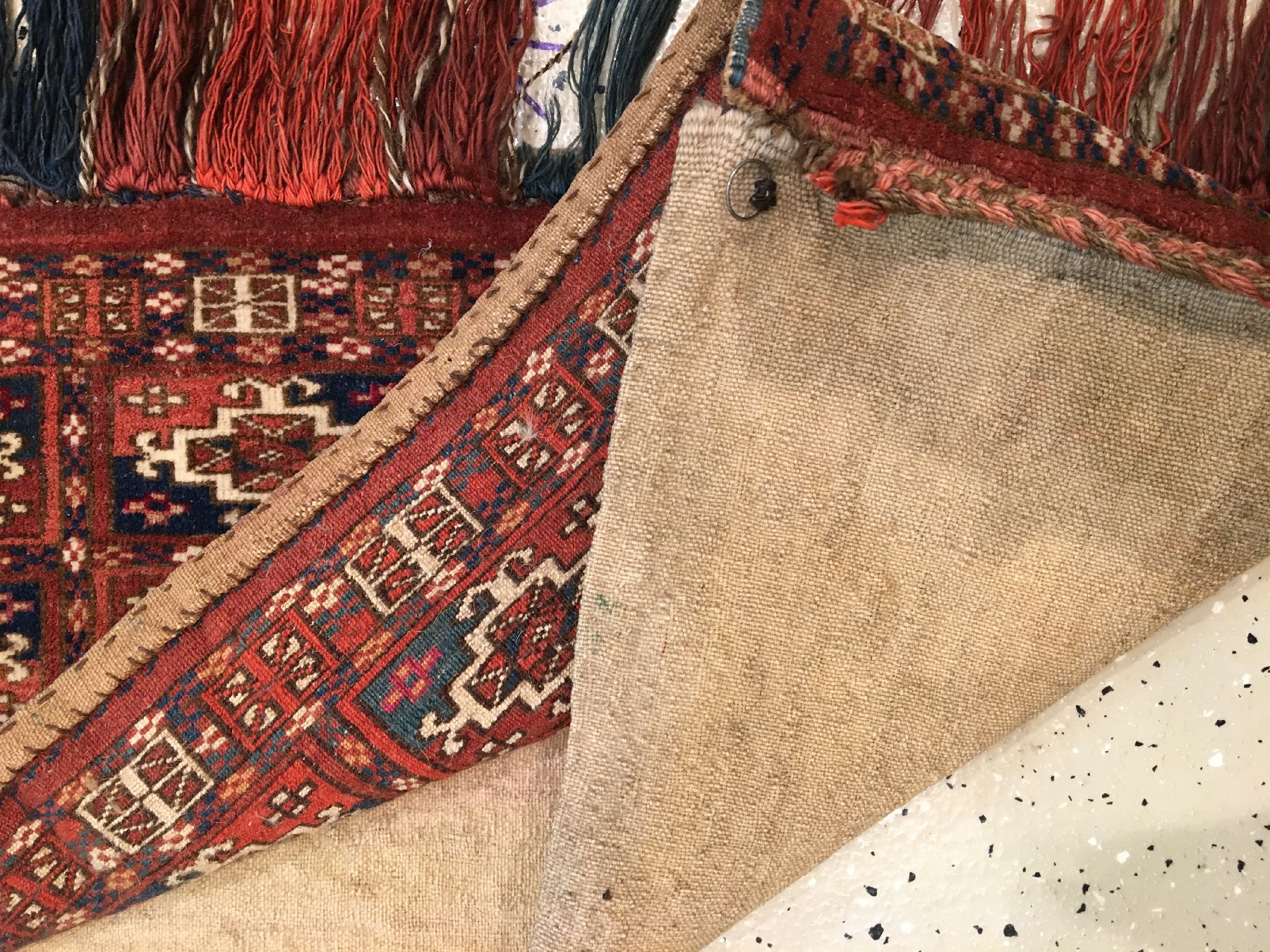 Detail f: Feine Tekke "Torba" antik, Turkmenistan, 19.Jhd., Wolle geknüpft auf Wolle. Feine Torba der Tekke Turkmenen mit langen Zierfransen, ca. ...