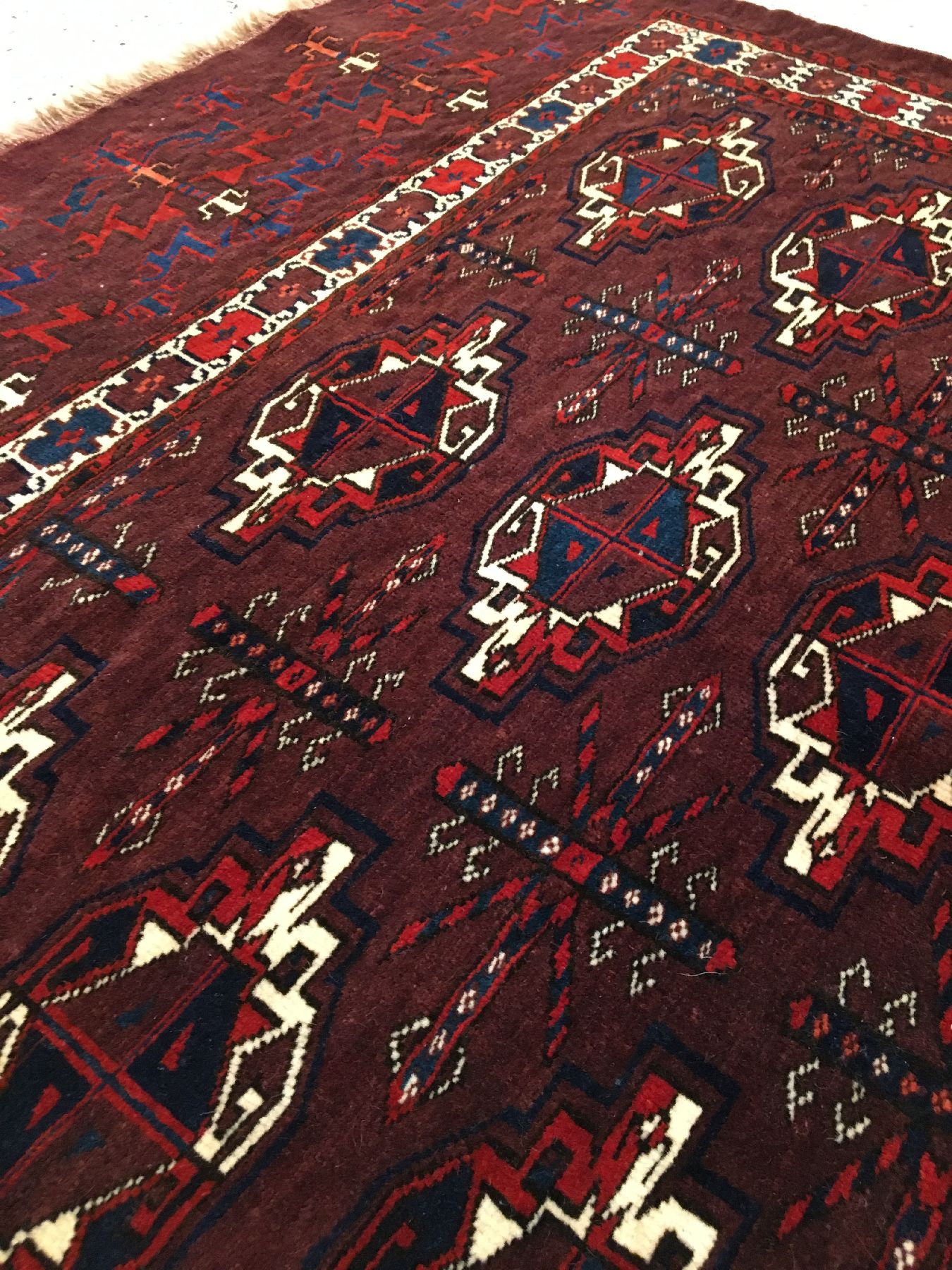 Detail c: Karadaschli "Tschowal" antik, Turkmenistan, 19.Jhd., Wolle geknüpft auf Wolle. Seltene Tschowal mit neun Karadaschli-Güls und ...