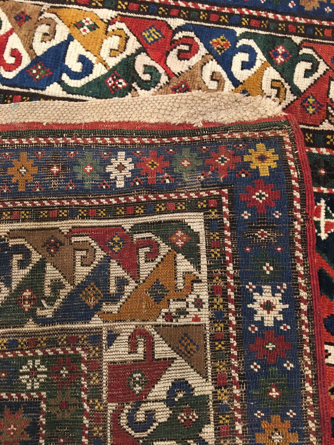Detail i: Seltener Karabagh antik (Mit Kamelwolle Highlights), Südkaukasus, 19.Jhd., Wolle mit Kamelwolle geknüpft auf Wolle. Seltenes Innenmuster mit ...