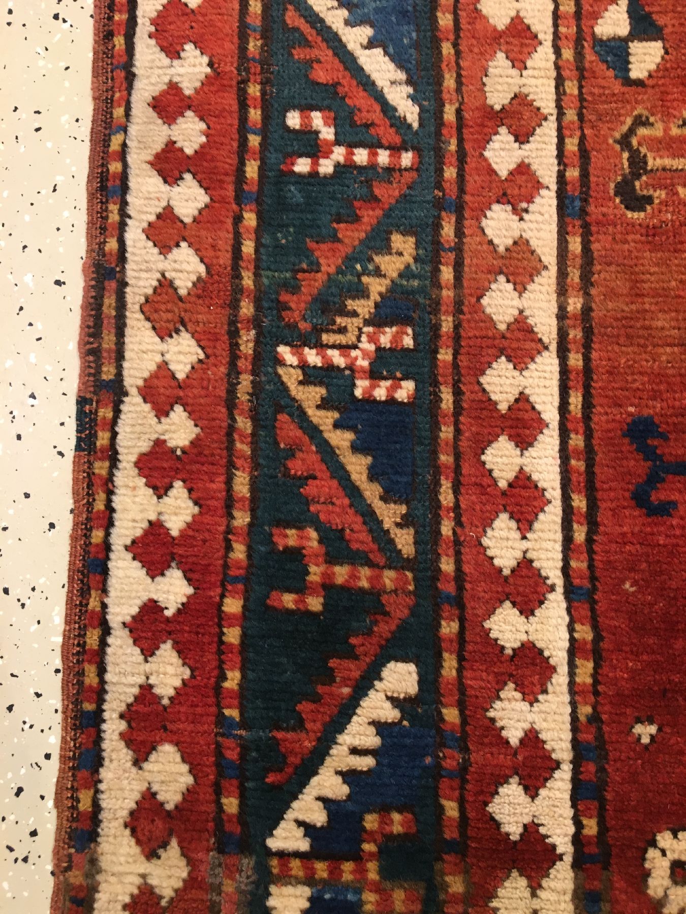 Detail g: "Drei-Medaillon" Kasak antik, Südwestkaukasus Bordjalou-Gebiet, 19.Jhd., Wolle geknüpft auf Wolle. Sogenannter Drei-Medaillon Kasak mit ...