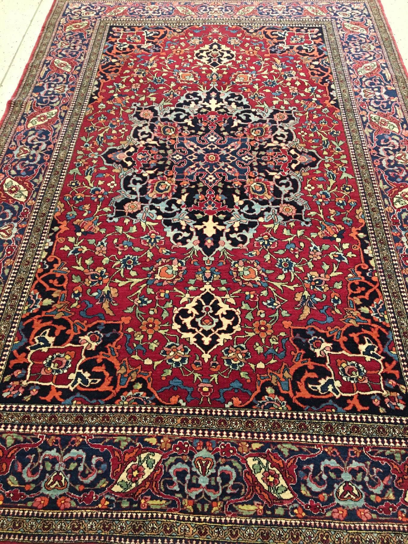 Detail a: Feiner Esfahan "Ahmad" antik, Zentralpersien, um 1900, Korkwolle geknüpft auf Baumwo lle. Feiner Esfahan aus den Meisterwerkstätten Agha ...