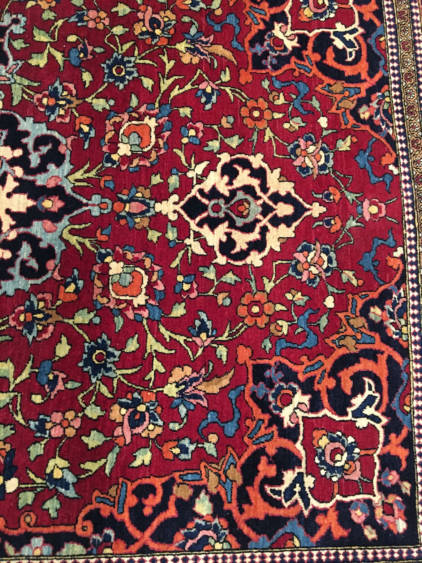 Detail d: Feiner Esfahan "Ahmad" antik, Zentralpersien, um 1900, Korkwolle geknüpft auf Baumwo lle. Feiner Esfahan aus den Meisterwerkstätten Agha ...