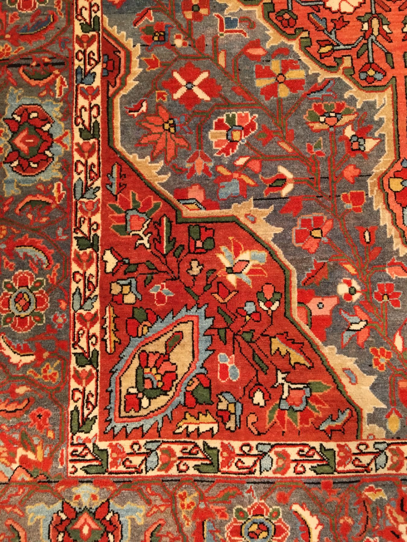Detail d: Farahan antik, Westpersien, Ende 19.Jhd., Wolle geknüpft auf Baumwolle. Dekorativer Farahan Teppich mit Medaillon-Nischen Muster in seltener ...