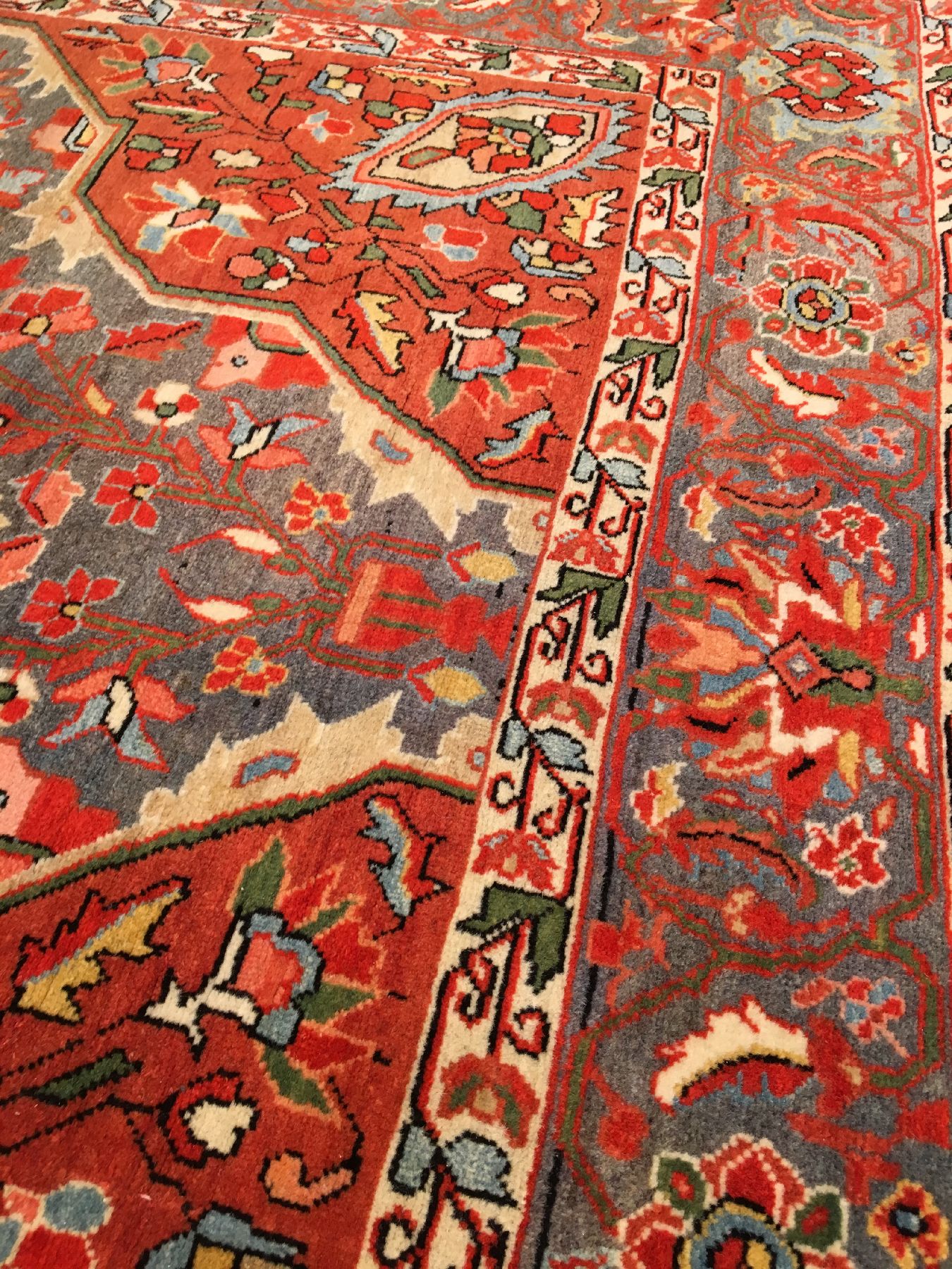 Detail e: Farahan antik, Westpersien, Ende 19.Jhd., Wolle geknüpft auf Baumwolle. Dekorativer Farahan Teppich mit Medaillon-Nischen Muster in seltener ...