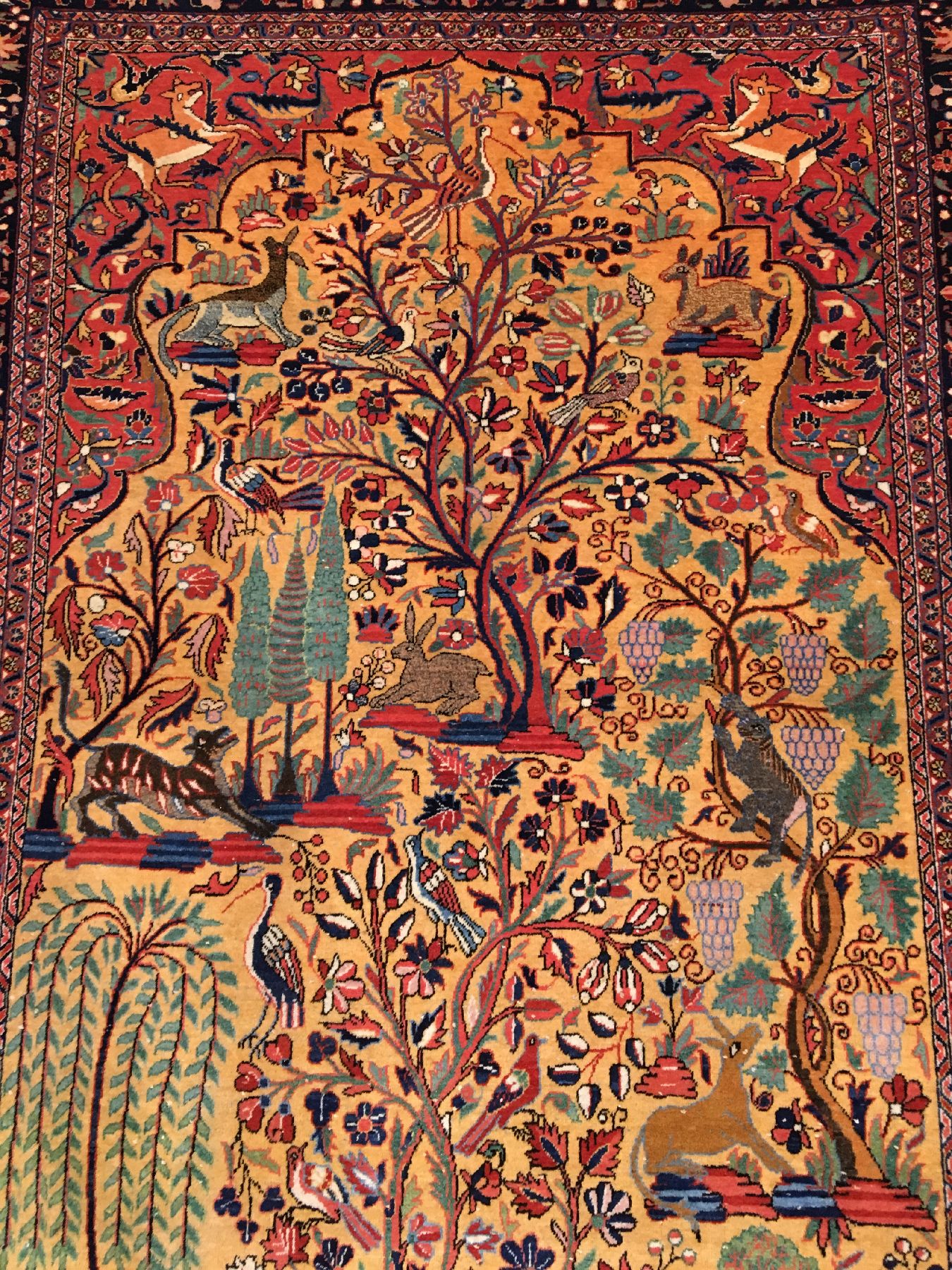 Detail a: Feiner gelber Keschan antik (Paradies-Lebensbaum), Zentralpersien, um 1900, Korkwolle geknüpft auf Baumwolle. Seltener Keschan mit kunstvollen und ...