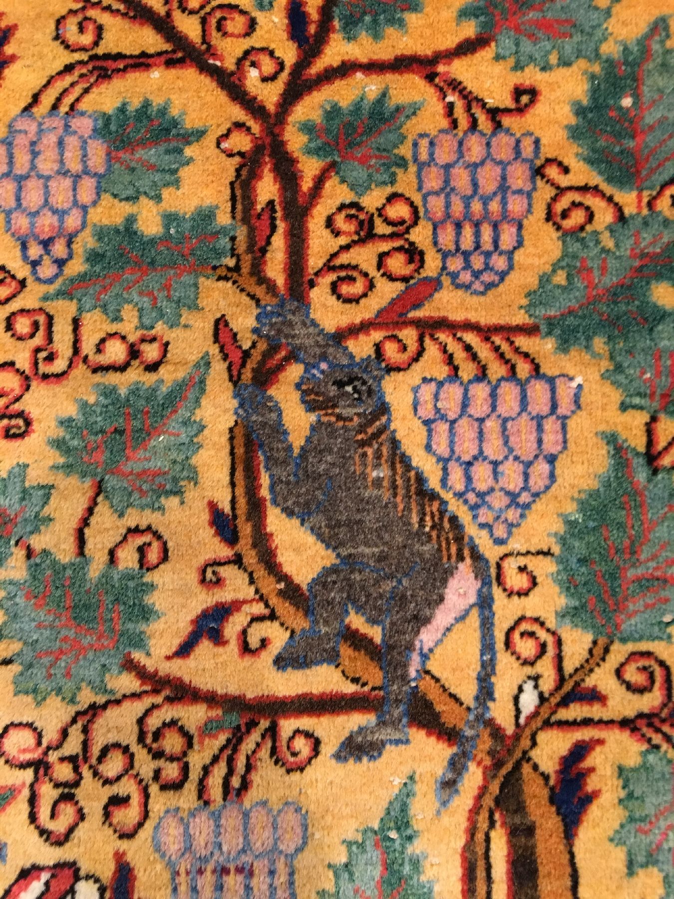 Detail e: Feiner gelber Keschan antik (Paradies-Lebensbaum), Zentralpersien, um 1900, Korkwolle geknüpft auf Baumwolle. Seltener Keschan mit kunstvollen und ...