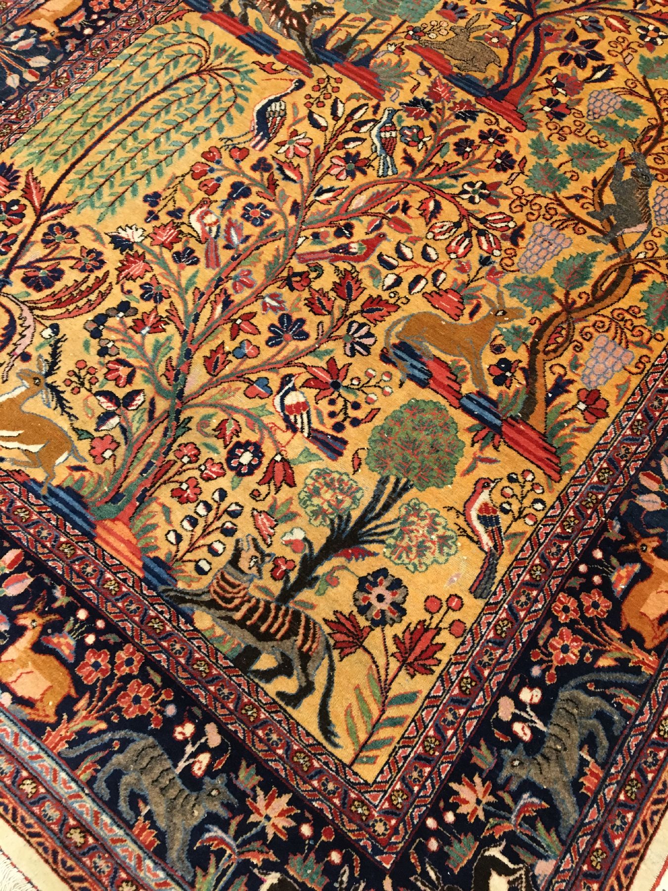 Detail g: Feiner gelber Keschan antik (Paradies-Lebensbaum), Zentralpersien, um 1900, Korkwolle geknüpft auf Baumwolle. Seltener Keschan mit kunstvollen und ...