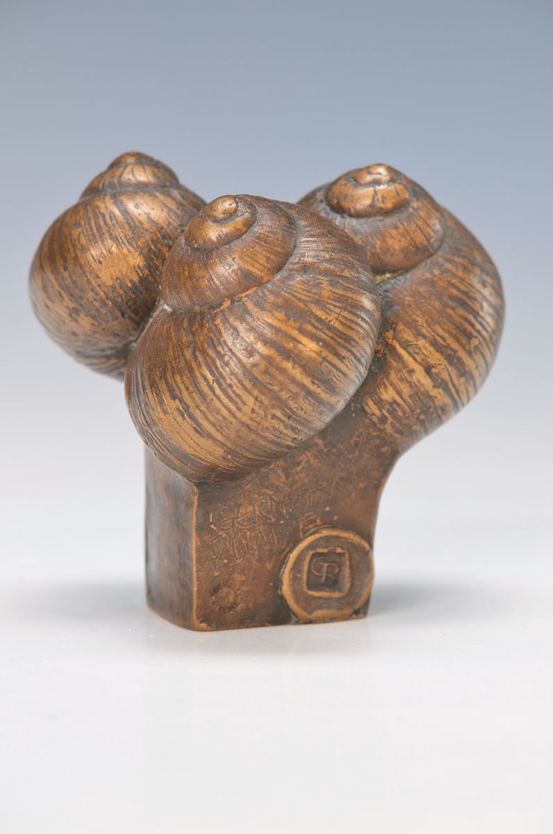 Gernot Rumpf, geb. 1941 Kaiserslautern, drei Schnecken, Bronzeguß, signiert, Gießerstempel Strehle, H. ca. 9cm