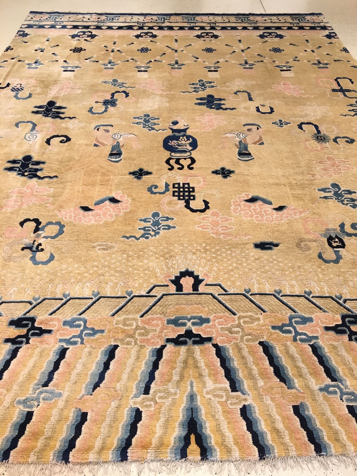Detail a: Seltener großer Ning-Hsia "Kloster-Tempelteppich" antik (Wohl gemacht für den Kaiserhof in der verbotenen Stadt Peking oder für ein ...