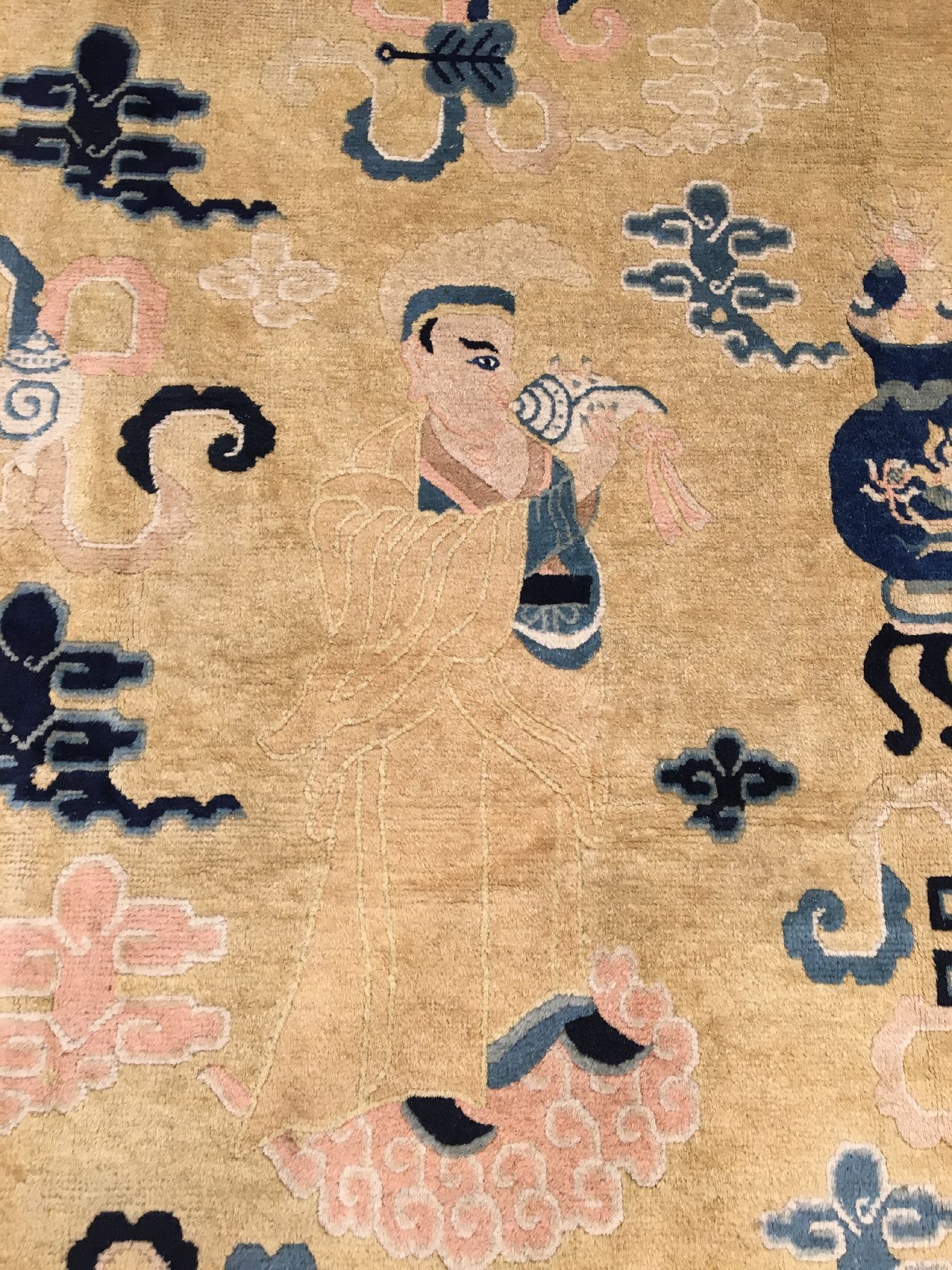 Detail b: Seltener großer Ning-Hsia "Kloster-Tempelteppich" antik (Wohl gemacht für den Kaiserhof in der verbotenen Stadt Peking oder für ein ...