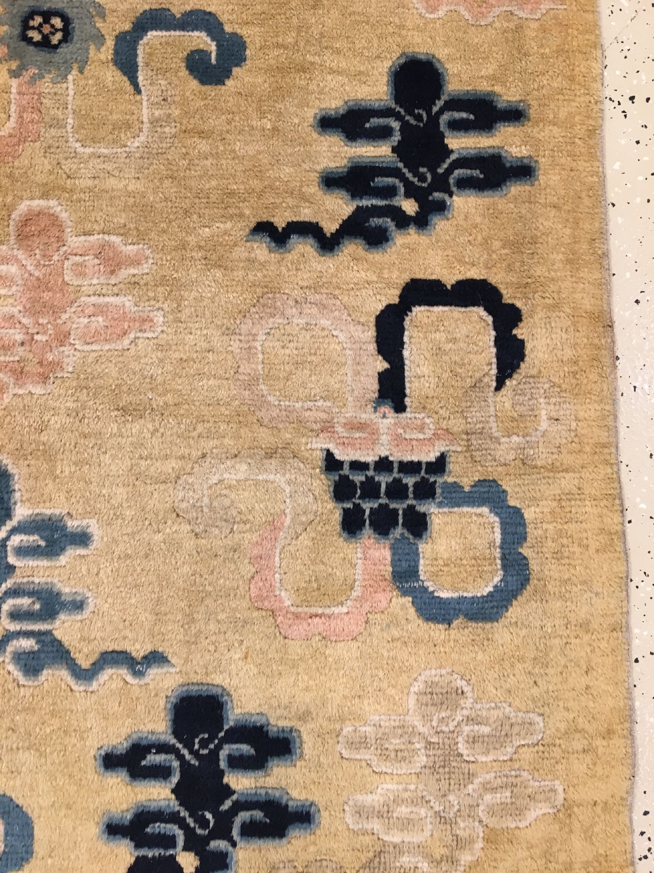 Detail e: Seltener großer Ning-Hsia "Kloster-Tempelteppich" antik (Wohl gemacht für den Kaiserhof in der verbotenen Stadt Peking oder für ein ...