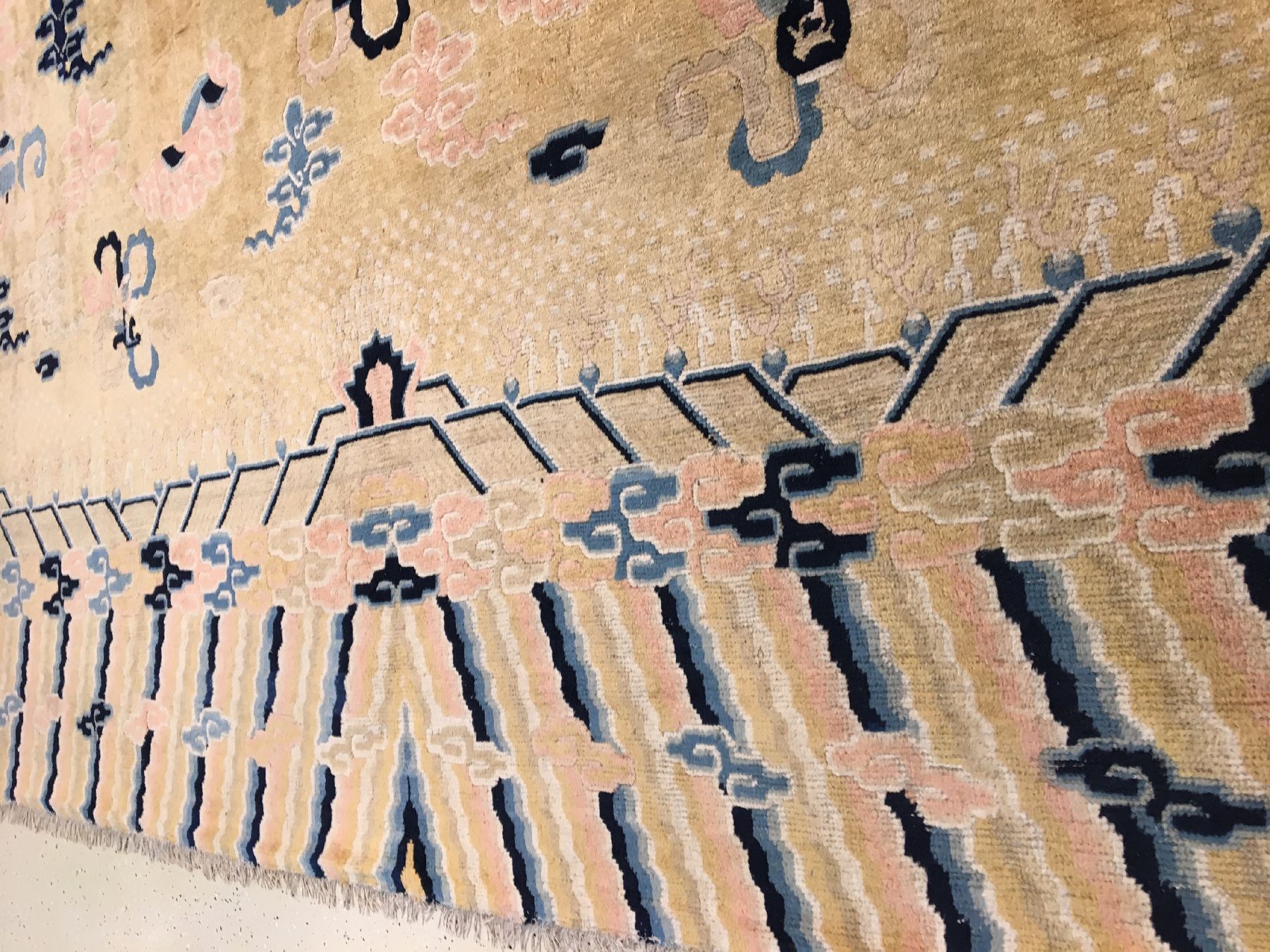 Detail f: Seltener großer Ning-Hsia "Kloster-Tempelteppich" antik (Wohl gemacht für den Kaiserhof in der verbotenen Stadt Peking oder für ein ...