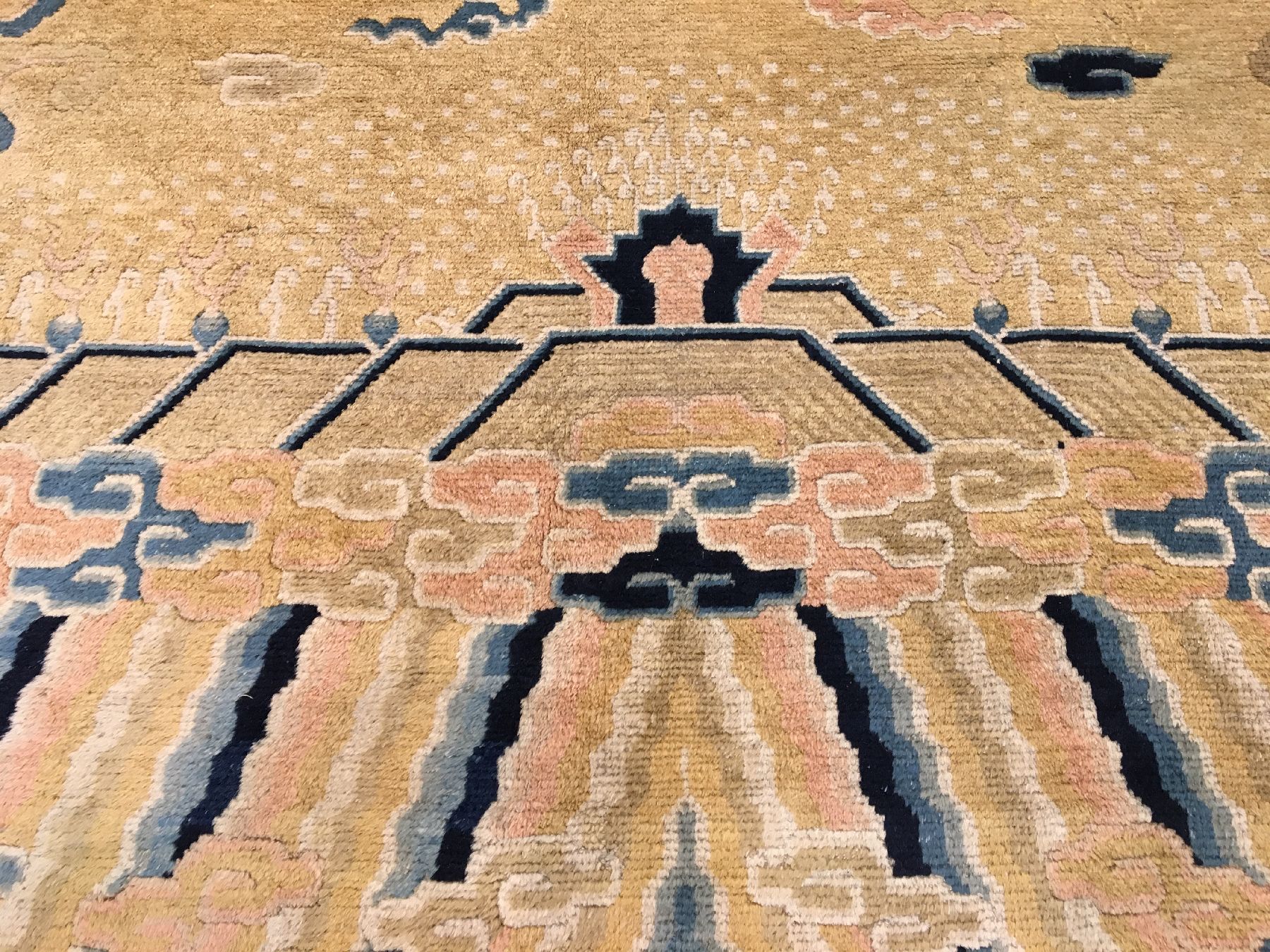 Detail g: Seltener großer Ning-Hsia "Kloster-Tempelteppich" antik (Wohl gemacht für den Kaiserhof in der verbotenen Stadt Peking oder für ein ...