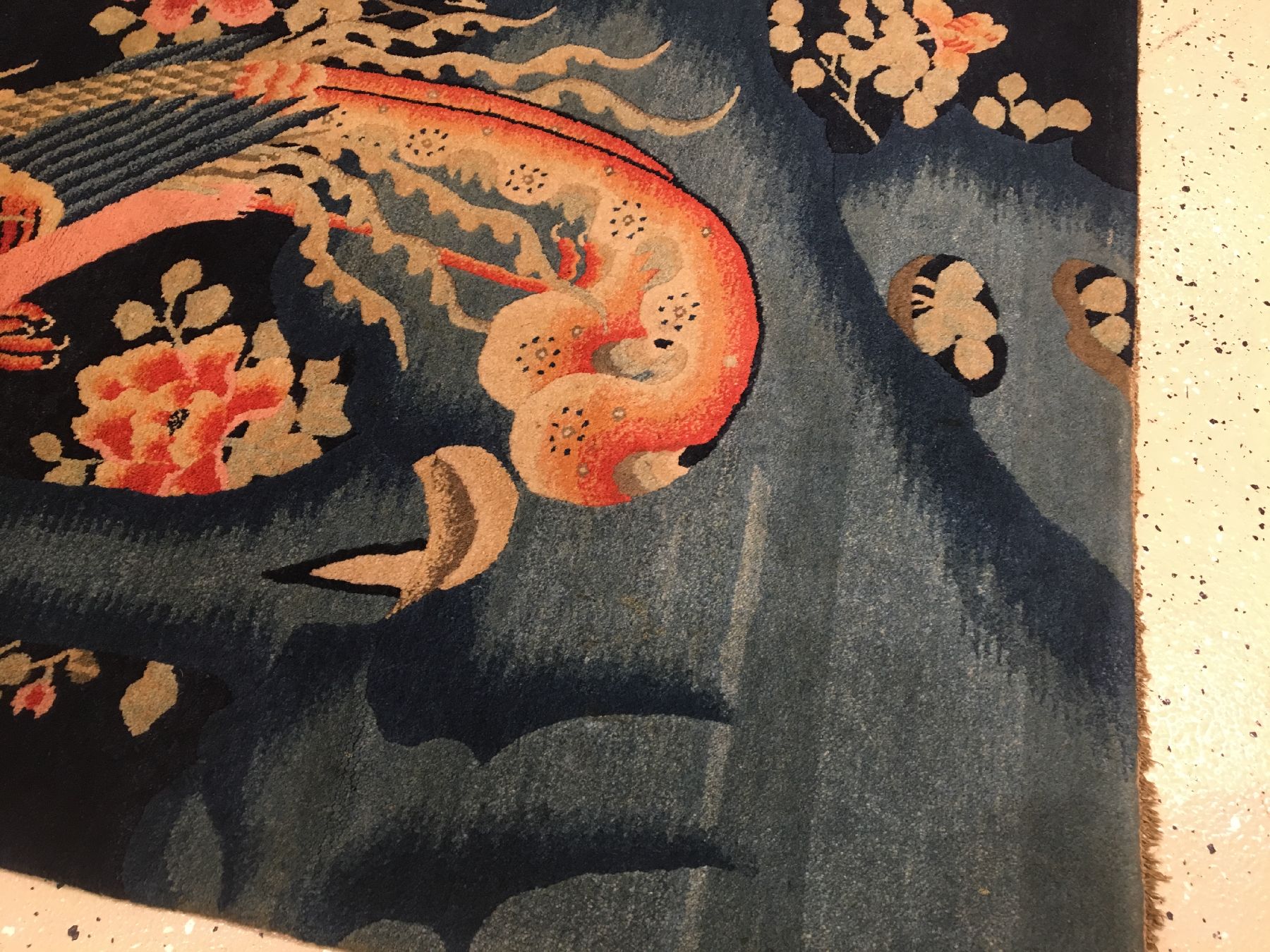 Detail f: Feiner Pao Tao antik, Nordostchina, um 1900, Korkwolle geknüpft auf Baumwolle. Feiner Pao Tao Bildteppich mit Phönyxvogel und roter Sonne. ...
