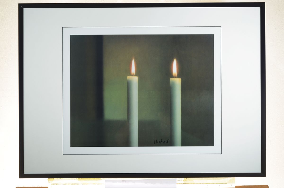Detail k: Gerhard Richter, geb. 1932, Offset auf dünnem, matt glänzendem Karton, "2 Kerzen", 1982, Blattgr. 61 x 67 cm, Gefälligkeit-signatur, ...