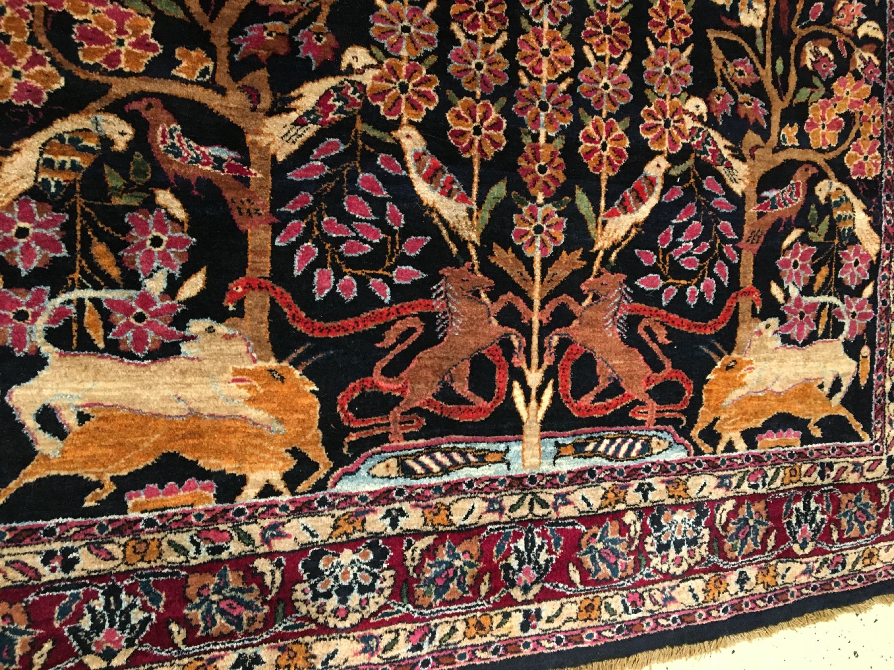 Detail f: Sarogh alt (Paradies Design), Westpersien, um 1930, Korkwolle geknüpft auf Baumwolle. Feiner schwer gearbeiteter Sarogh mit kunstvollen Paradies ...