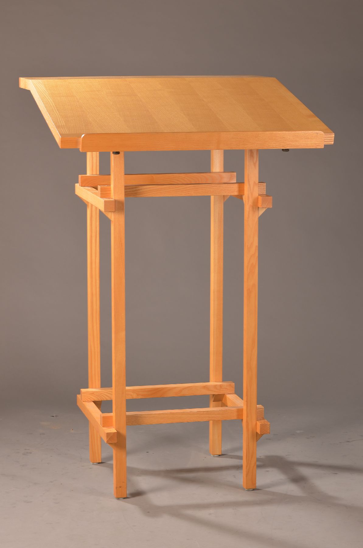 Günther Uecker, geb. 1930 Wendorf, ansässig in Düsseldorf und St. Gallen, hier: Stehpult, Entwurf von Günther Uecker für Rosenthal, Entwurf von ...