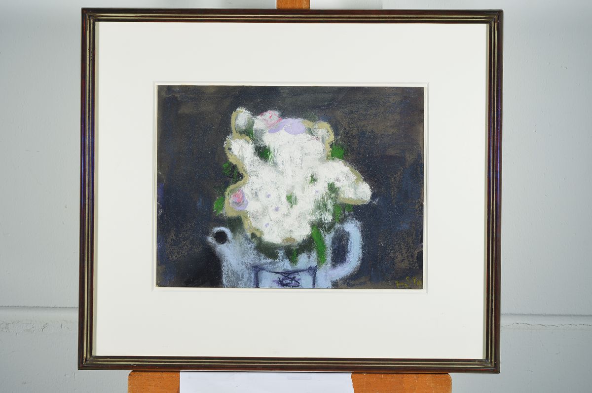 Detail k: Klaus Fussmann, geb. 1938 Velbert, Stillleben mit Blumenstrauß in Kanne, handsigniert, unleserlich datiert, 31 x 41 cm,unter Glas, Rahmen: 55x64 cm