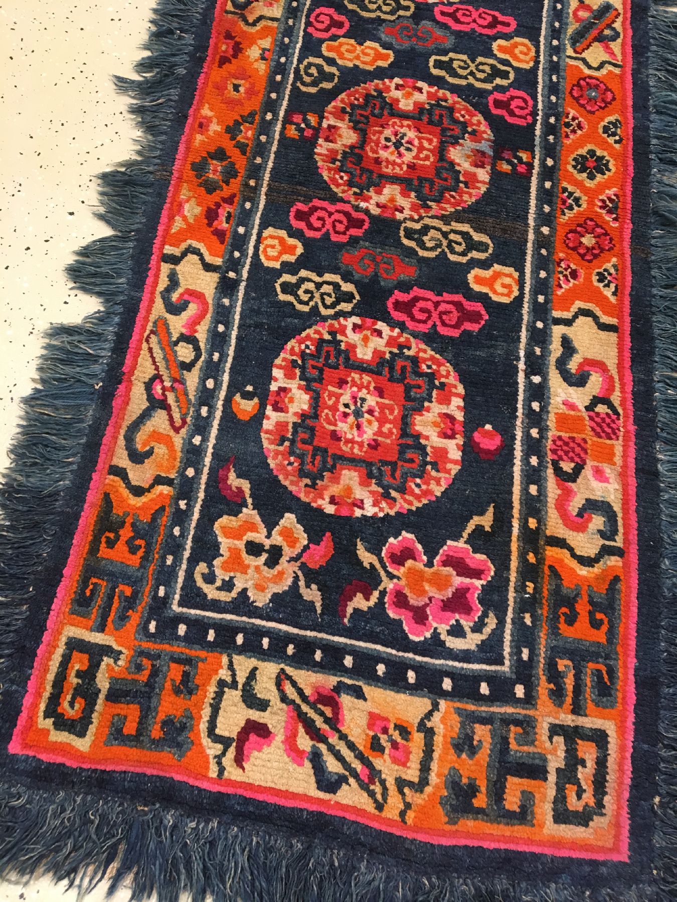 Detail a: Gyantse "Meditationsteppich" alt, Südtibet, um 1920/1930, Wolle geknüpft auf Wolle. Tibetischer Meditationsteppich mit ...