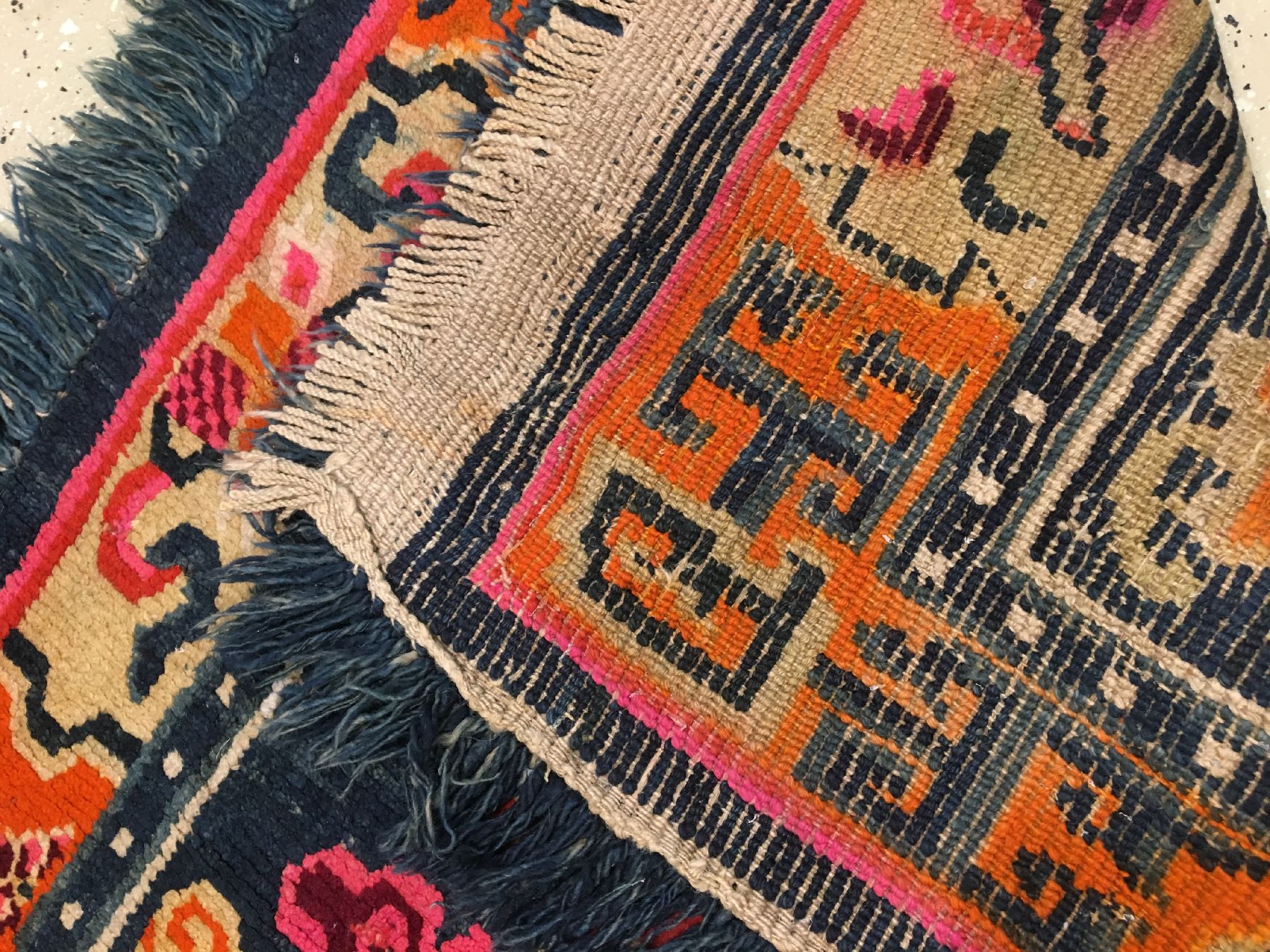 Detail h: Gyantse "Meditationsteppich" alt, Südtibet, um 1920/1930, Wolle geknüpft auf Wolle. Tibetischer Meditationsteppich mit ...