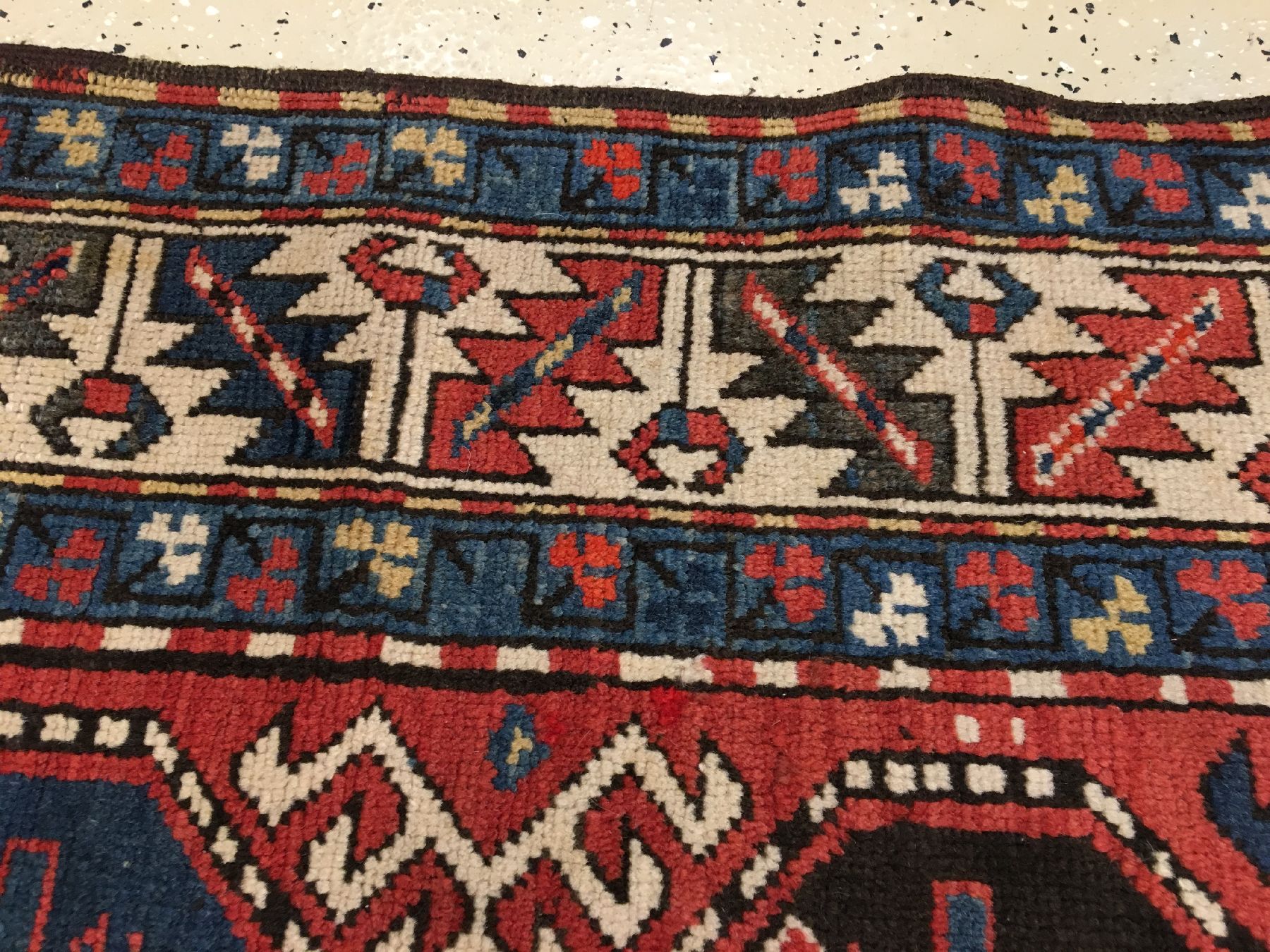 Detail f: Tschelaberd Karabagh antik, Südkaukasus, um 1890/1900, Wolle geknüpft auf Wolle. Dekorativer Karabagh mit Tschelaberd-Güls im Rapport. Weiße ...