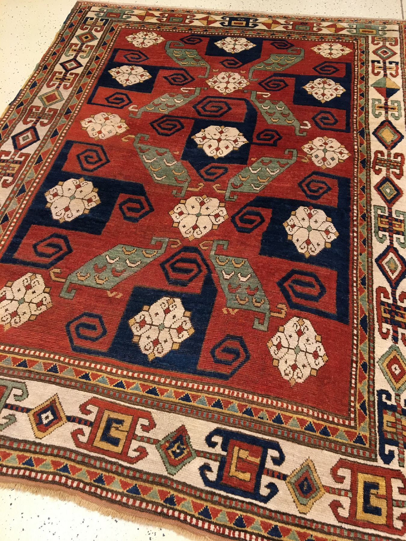 Detail a: Pinwheel Kasak antik (Swastika Kasak), Südwestkaukasus, 19.Jhd., Wolle geknüpft auf Wolle. Seltener Pinwheel Kasak mit typischen Muster aus ...