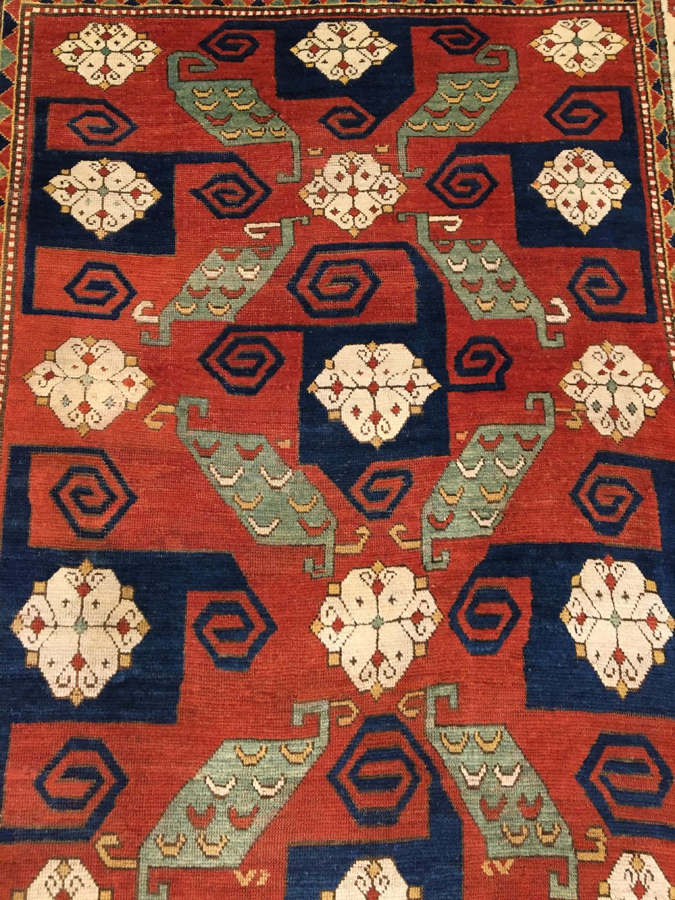 Detail c: Pinwheel Kasak antik (Swastika Kasak), Südwestkaukasus, 19.Jhd., Wolle geknüpft auf Wolle. Seltener Pinwheel Kasak mit typischen Muster aus ...