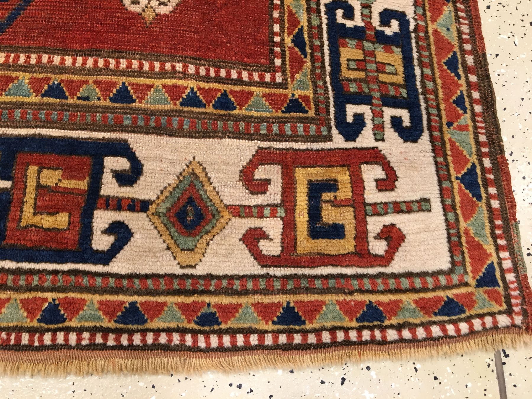 Detail g: Pinwheel Kasak antik (Swastika Kasak), Südwestkaukasus, 19.Jhd., Wolle geknüpft auf Wolle. Seltener Pinwheel Kasak mit typischen Muster aus ...