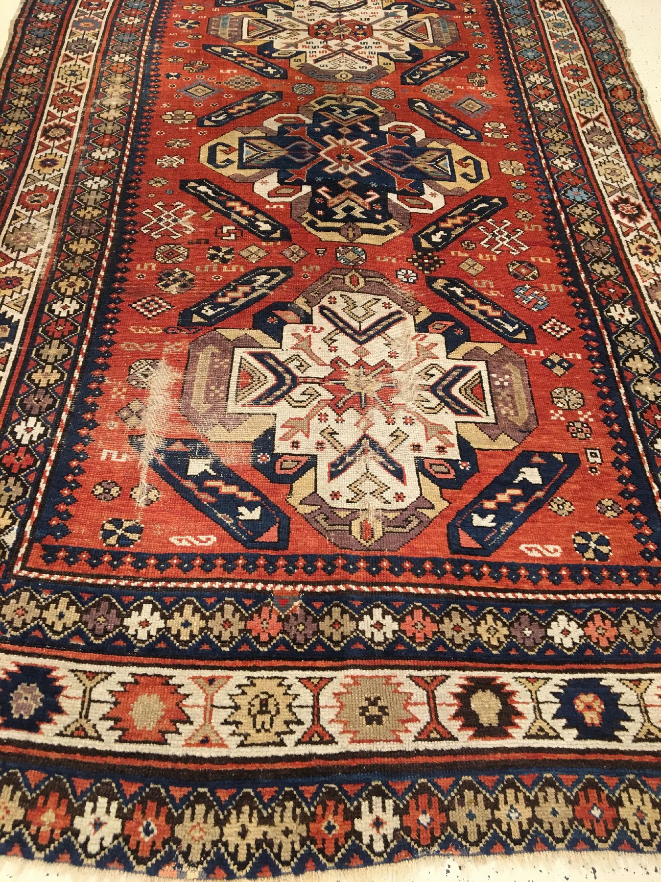 Detail a: Kaukasischer "Drachenteppich" antik, Nordostkaukasus, 19.Jhd., Wolle geknüpft auf Wolle. Nordost Kaukasischer Teppich im Drachen-Typus ...
