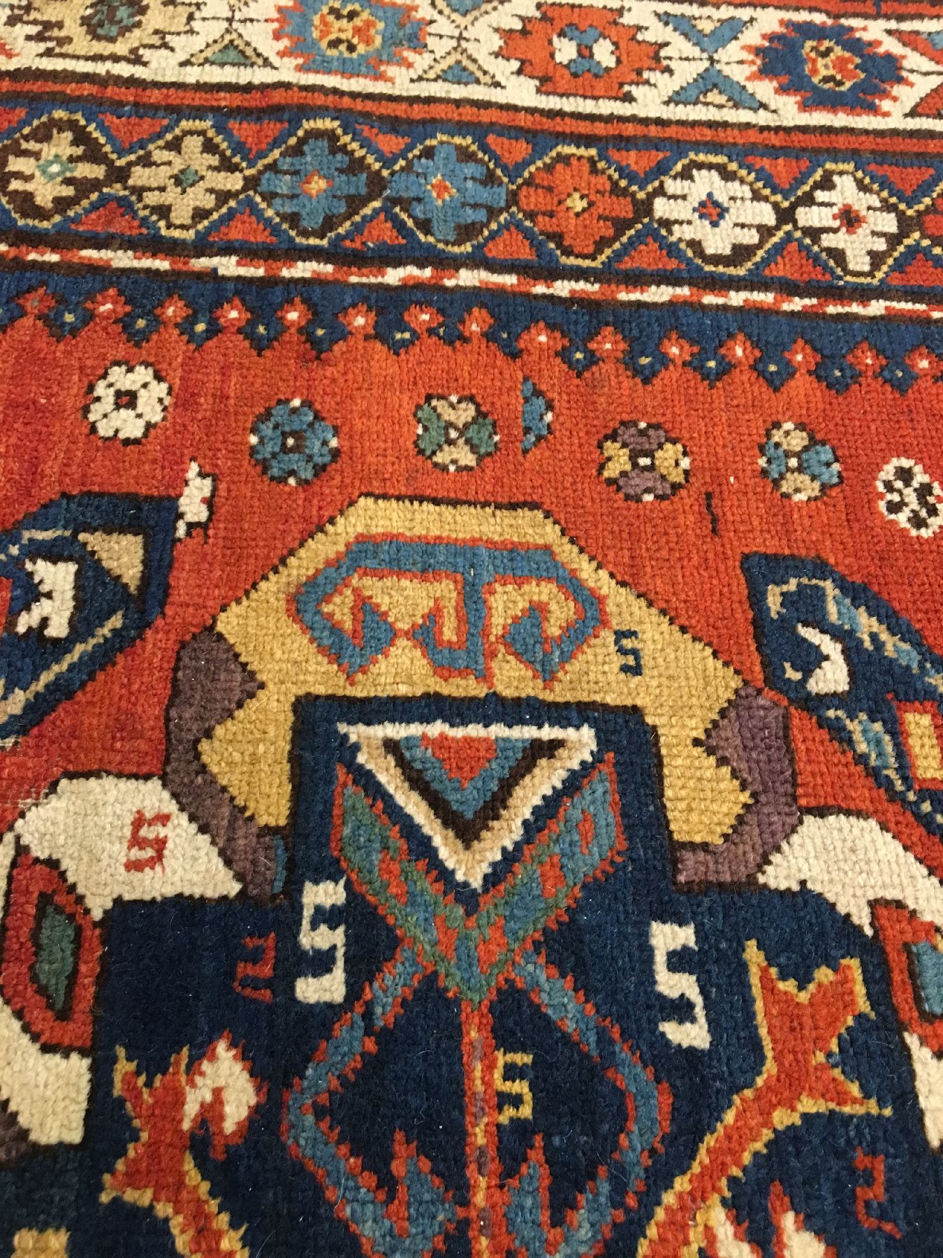Detail d: Kaukasischer "Drachenteppich" antik, Nordostkaukasus, 19.Jhd., Wolle geknüpft auf Wolle. Nordost Kaukasischer Teppich im Drachen-Typus ...