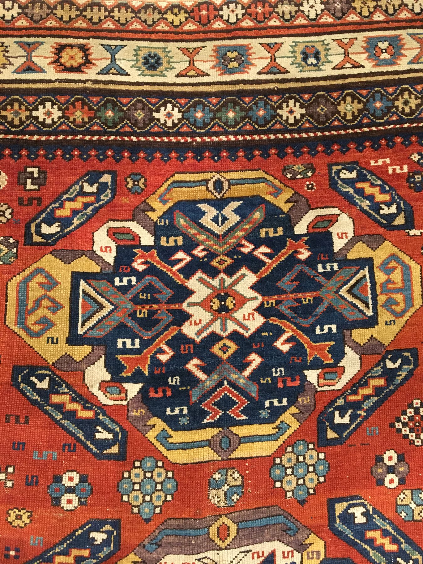 Detail e: Kaukasischer "Drachenteppich" antik, Nordostkaukasus, 19.Jhd., Wolle geknüpft auf Wolle. Nordost Kaukasischer Teppich im Drachen-Typus ...