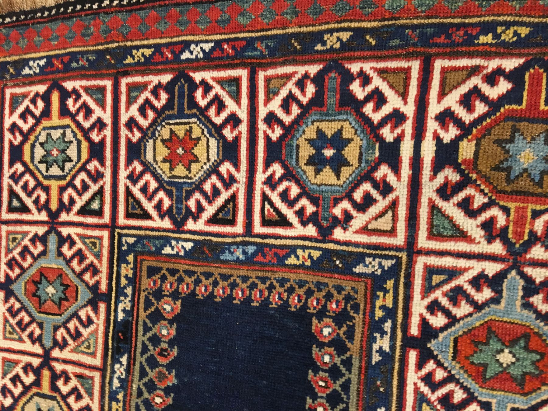 Detail f: Seltene Schirwan "Galerie" antik, Ostkaukasus, 19.Jhd., Wolle geknüpft auf Wolle. Dekorativer Schirwan mit Talisch ähnlichen Methane ...