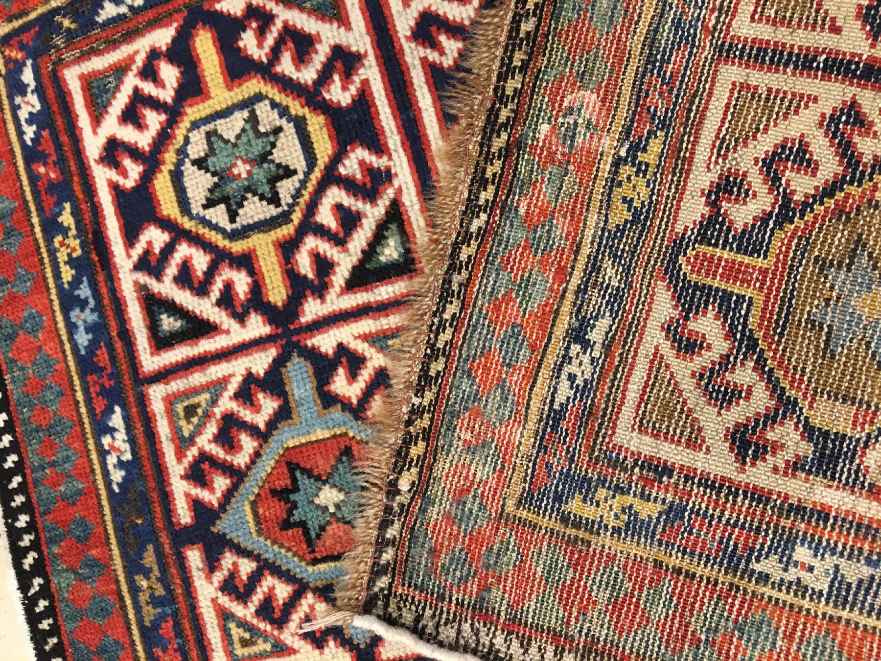 Detail h: Seltene Schirwan "Galerie" antik, Ostkaukasus, 19.Jhd., Wolle geknüpft auf Wolle. Dekorativer Schirwan mit Talisch ähnlichen Methane ...