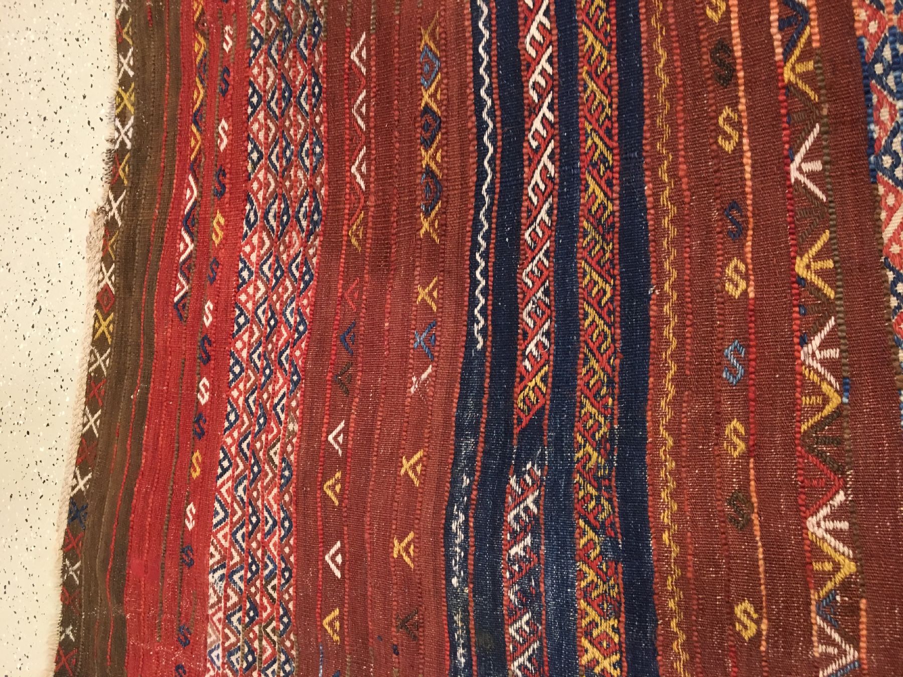 Detail h: Tülü antik, Zentralanatolien, um 1900, Wolle geknüpft und gewebt auf Wolle. Seltener Schlafteppich mit typisch zottigen Flor und ...