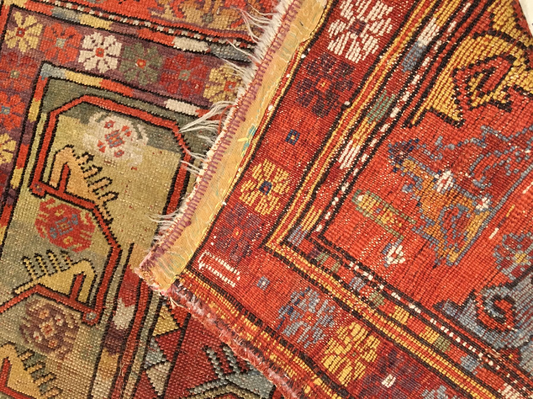 Detail i: Melas antik, Südwestanatolien, Mitte 19.Jhd., Wolle geknüpft auf Wolle. Früher Ada-Melas mit sehr guten Naturfarben (sehr tiefes aubergine und ...