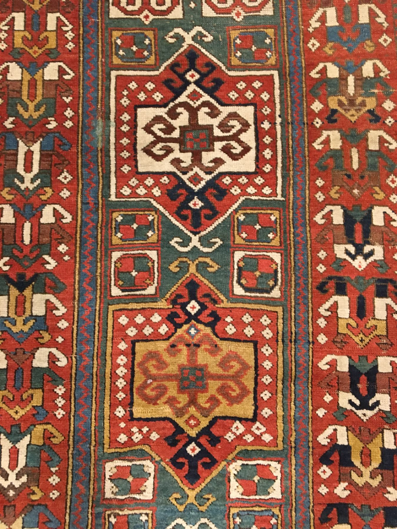 Detail d: Fachralo Kasak antik, Südwestkaukasus, Datiert 1861, Wolle geknüpft auf Wolle. Seltener Fachralo mit grünen Feld und Provenienztypischen ...